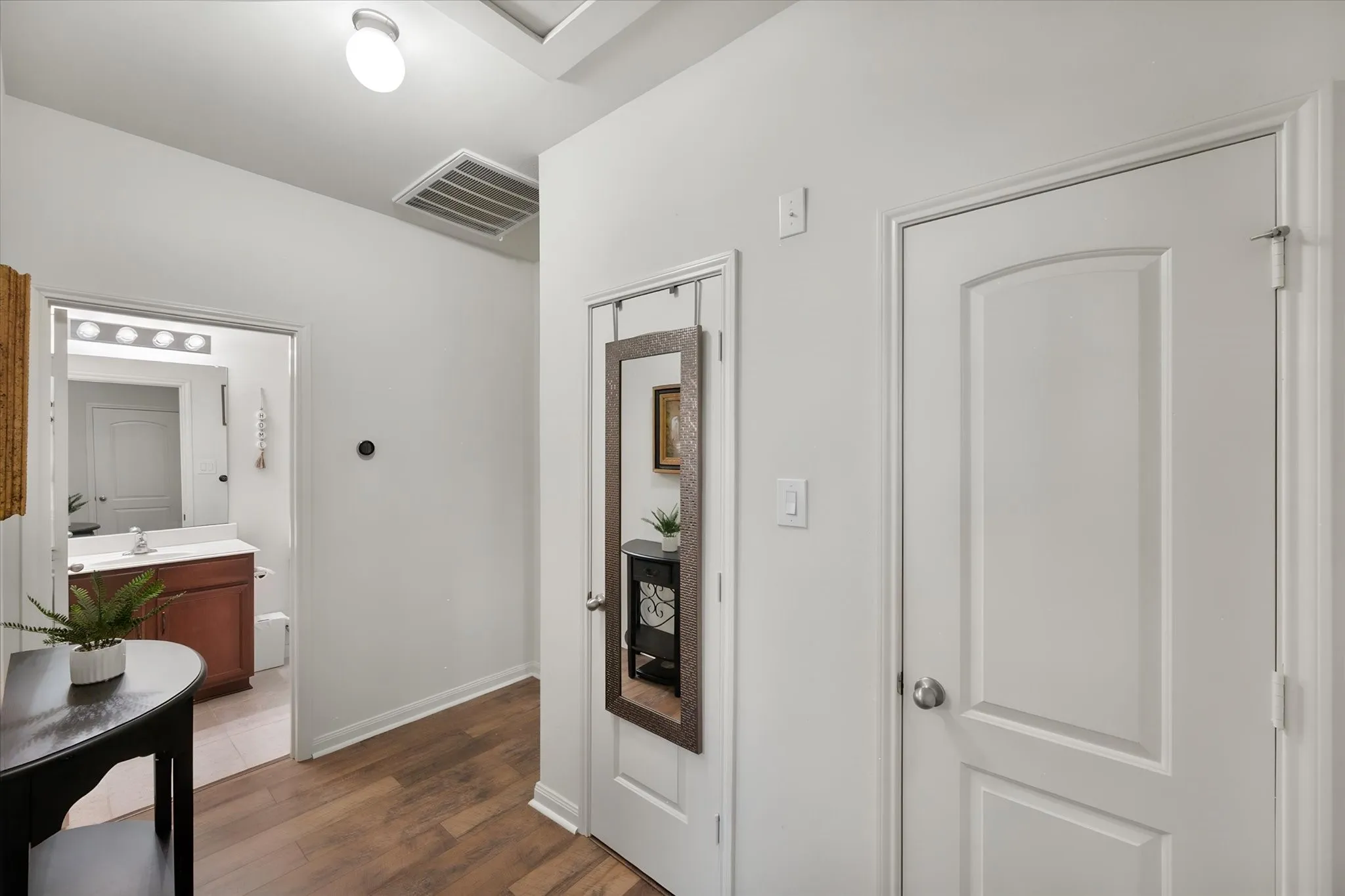 Single Family Residence For Sale in Tarrant County , 6140 Chalk Hollow Drive, Fort Worth, Texas 76179, 3 Bedroom, 2 Bathroom, 2 Garage spaces, 1,597 Sqft, built in 2015, mls#21359036, Real Estate Agent in Fort Worth, Homes For Sale in Tarrant county, Homes For Sale in Fort Worth, Realtor in Fort Worth Texas, Real Estate Brokerage Independent Realty Texas, Luminita Cordes Realtor