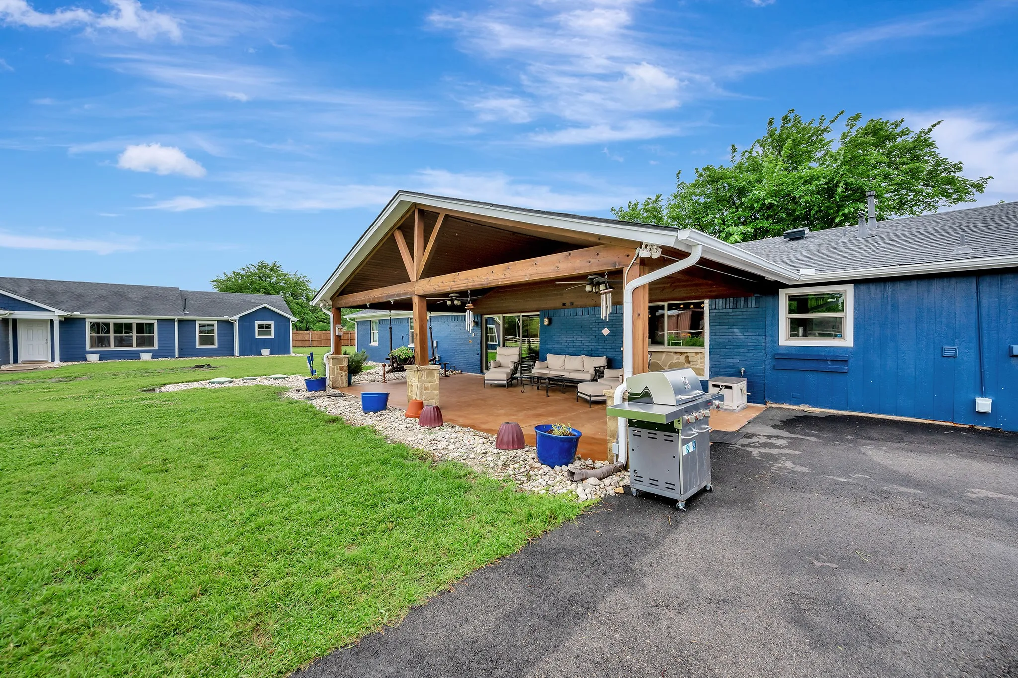 Single Family Residence For Sale in Tarrant County , 26 Rancho Drive N, Fort Worth, Texas 76244, 7 Bedroom, 6 Bathroom, 2 Garage spaces, 4,818 Sqft, built in 1971, mls#21362279, Real Estate Agent in Fort Worth, Homes For Sale in Tarrant county, Homes For Sale in Fort Worth, Realtor in Fort Worth Texas, Real Estate Brokerage Independent Realty Texas, Luminita Cordes Realtor