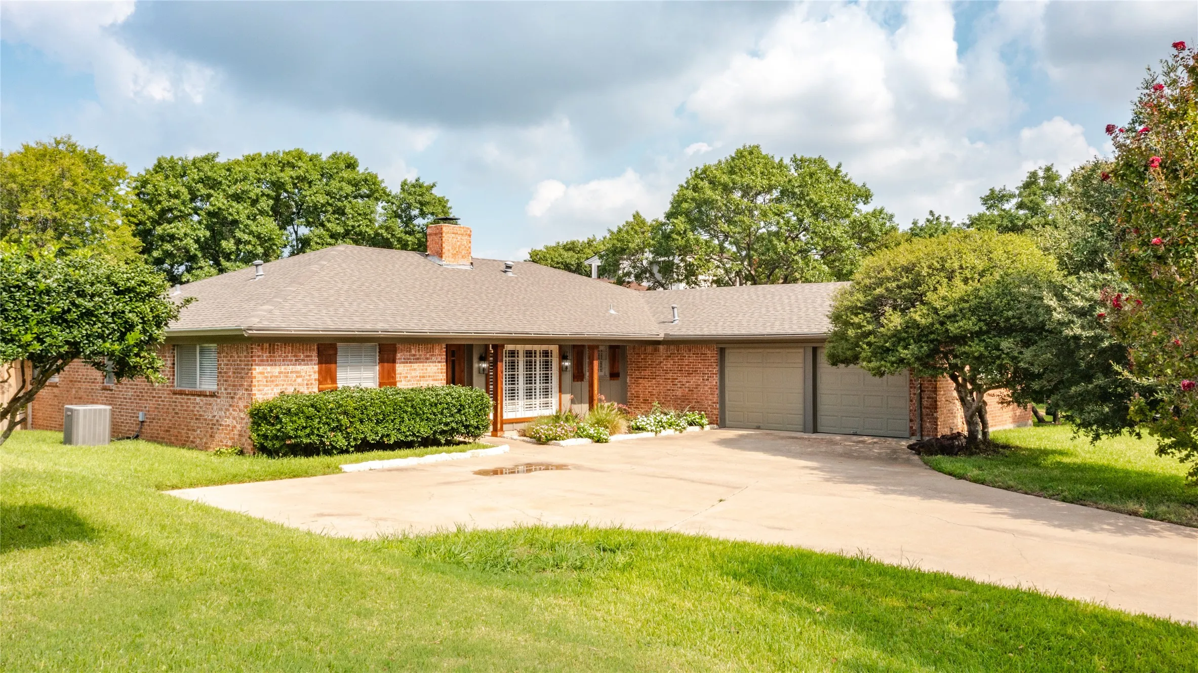 Single Family Residence For Rent in Tarrant County , 8921 Crosswind Drive, Fort Worth, Texas 76179, 3 Bedroom, 2 Bathroom, 2 Garage spaces, 2,281 Sqft, built in 1973, mls#21336629, Real Estate Agent in Fort Worth, Homes For Rent in Tarrant county, Homes For Rent in Fort Worth, Realtor in Fort Worth Texas, Real Estate Brokerage Independent Realty Texas, Luminita Cordes Realtor