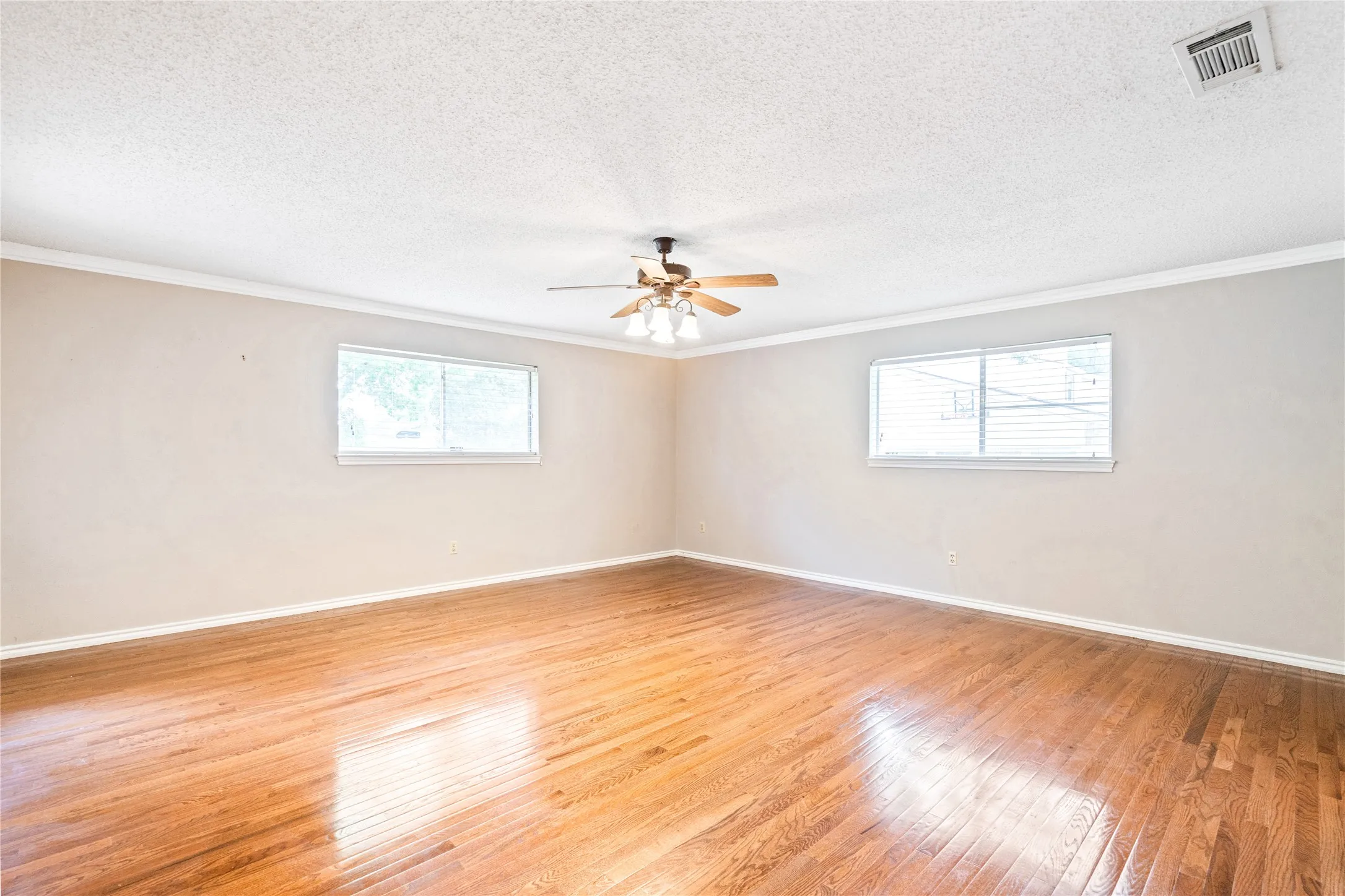 Single Family Residence For Rent in Tarrant County , 8921 Crosswind Drive, Fort Worth, Texas 76179, 3 Bedroom, 2 Bathroom, 2 Garage spaces, 2,281 Sqft, built in 1973, mls#21336629, Real Estate Agent in Fort Worth, Homes For Rent in Tarrant county, Homes For Rent in Fort Worth, Realtor in Fort Worth Texas, Real Estate Brokerage Independent Realty Texas, Luminita Cordes Realtor