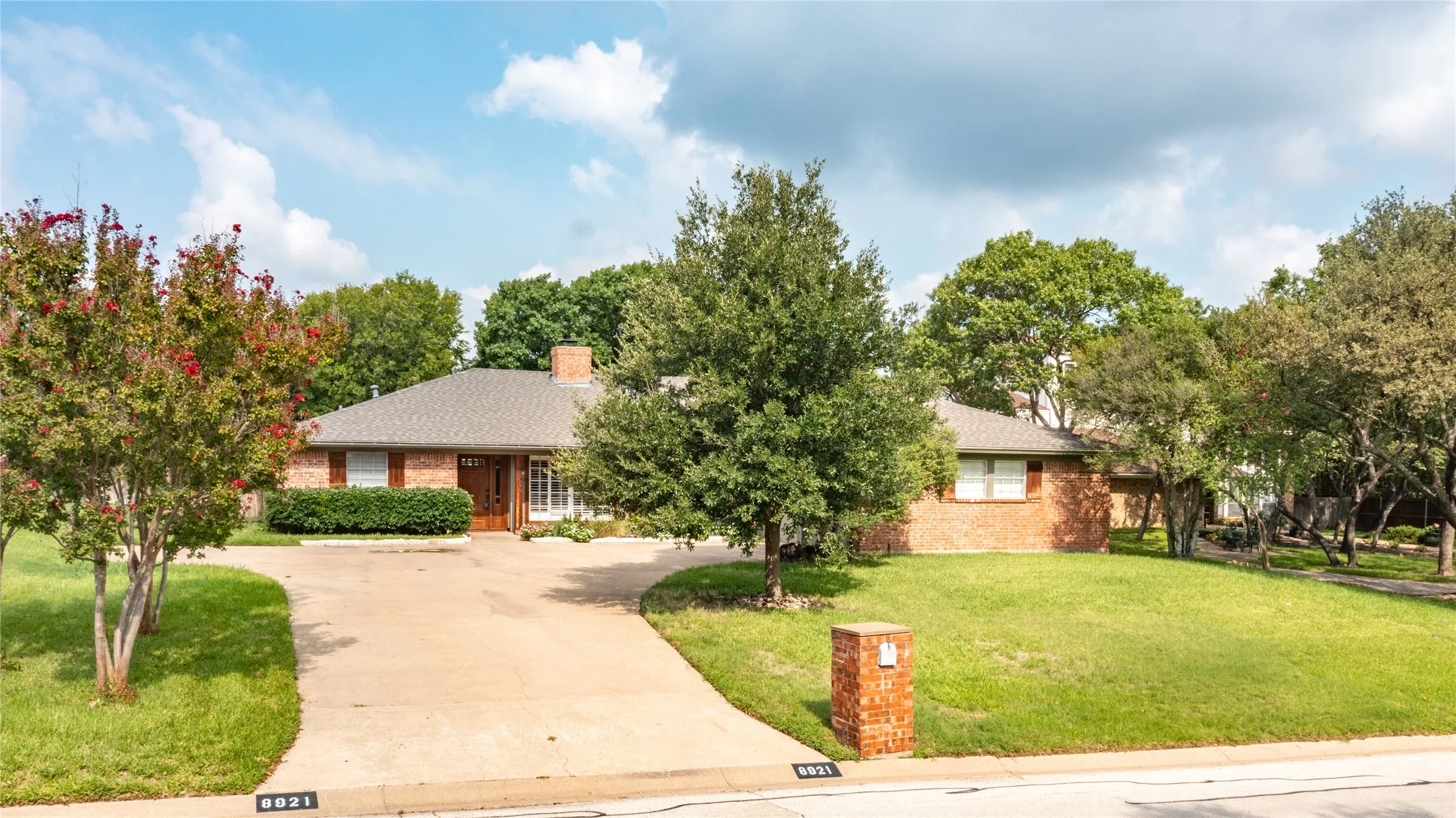 Single Family Residence For Rent in Tarrant County , 8921 Crosswind Drive, Fort Worth, Texas 76179, 3 Bedroom, 2 Bathroom, 2 Garage spaces, 2,281 Sqft, built in 1973, mls#21336629, Real Estate Agent in Fort Worth, Homes For Rent in Tarrant county, Homes For Rent in Fort Worth, Realtor in Fort Worth Texas, Real Estate Brokerage Independent Realty Texas, Luminita Cordes Realtor