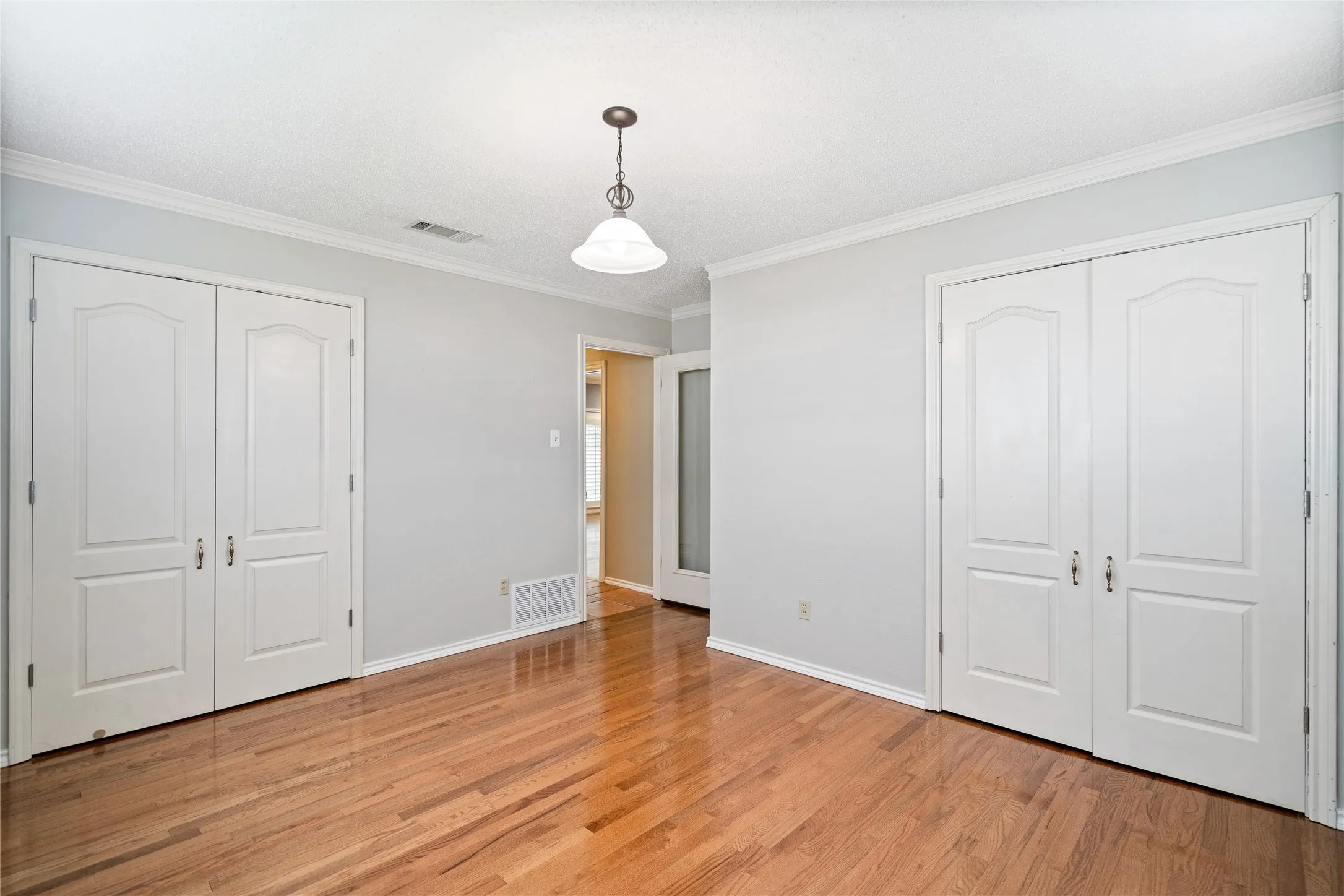 Single Family Residence For Rent in Tarrant County , 8921 Crosswind Drive, Fort Worth, Texas 76179, 3 Bedroom, 2 Bathroom, 2 Garage spaces, 2,281 Sqft, built in 1973, mls#21336629, Real Estate Agent in Fort Worth, Homes For Rent in Tarrant county, Homes For Rent in Fort Worth, Realtor in Fort Worth Texas, Real Estate Brokerage Independent Realty Texas, Luminita Cordes Realtor