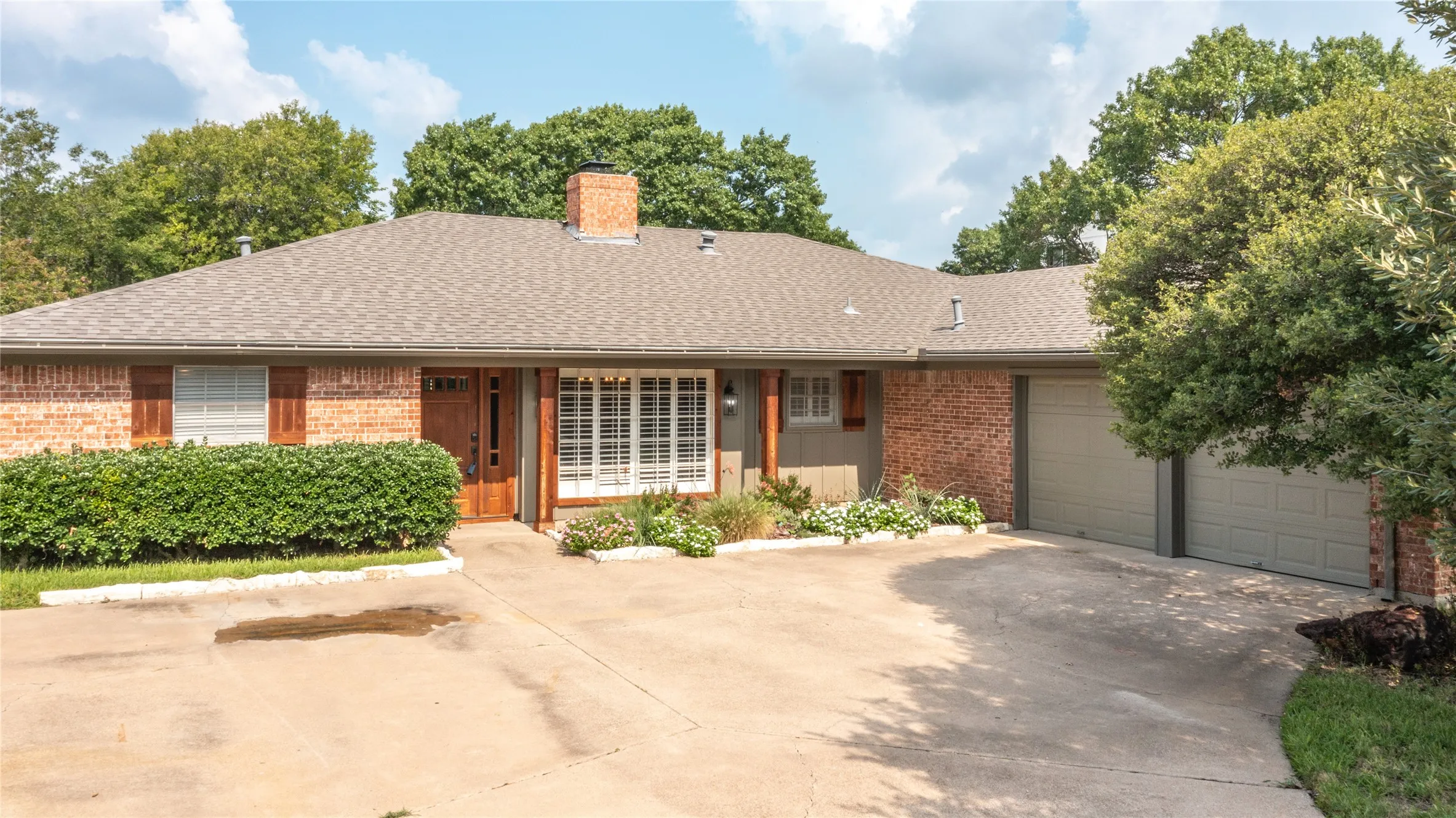 Single Family Residence For Rent in Tarrant County , 8921 Crosswind Drive, Fort Worth, Texas 76179, 3 Bedroom, 2 Bathroom, 2 Garage spaces, 2,281 Sqft, built in 1973, mls#21336629, Real Estate Agent in Fort Worth, Homes For Rent in Tarrant county, Homes For Rent in Fort Worth, Realtor in Fort Worth Texas, Real Estate Brokerage Independent Realty Texas, Luminita Cordes Realtor