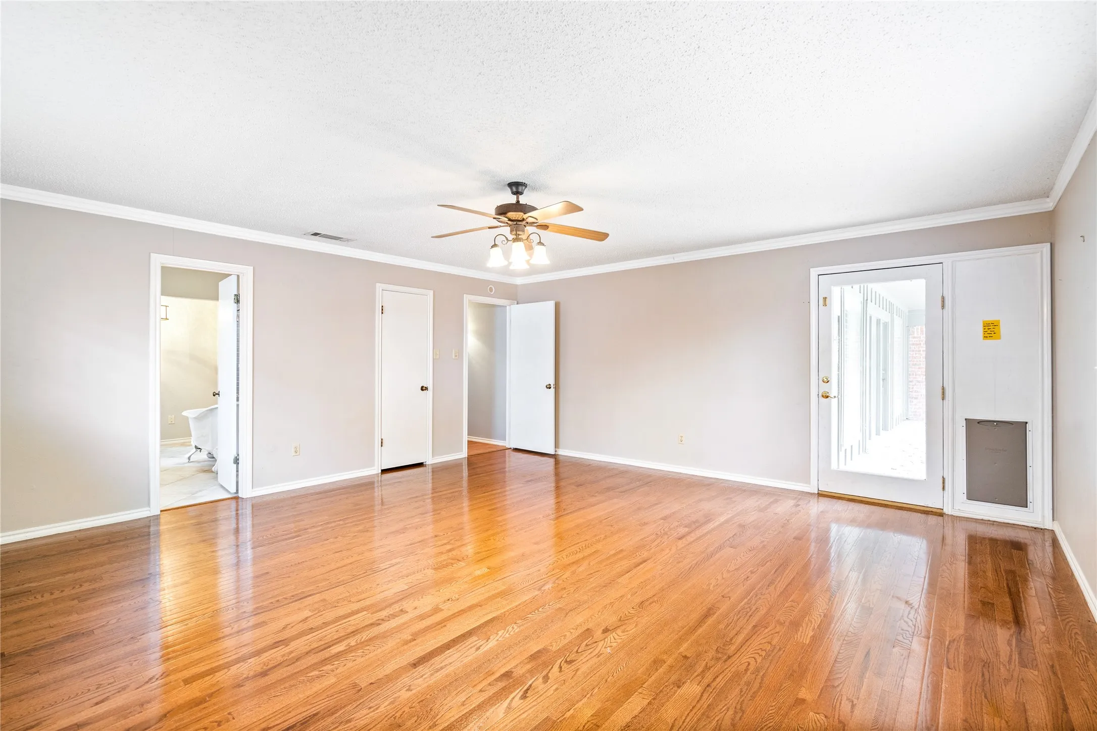 Single Family Residence For Rent in Tarrant County , 8921 Crosswind Drive, Fort Worth, Texas 76179, 3 Bedroom, 2 Bathroom, 2 Garage spaces, 2,281 Sqft, built in 1973, mls#21336629, Real Estate Agent in Fort Worth, Homes For Rent in Tarrant county, Homes For Rent in Fort Worth, Realtor in Fort Worth Texas, Real Estate Brokerage Independent Realty Texas, Luminita Cordes Realtor