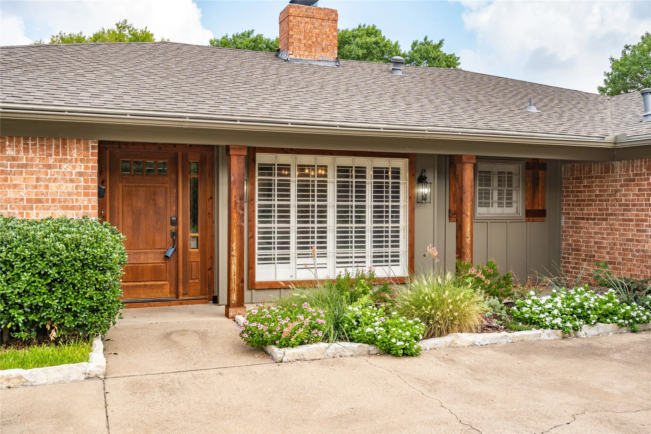 Single Family Residence For Rent in Tarrant County , 8921 Crosswind Drive, Fort Worth, Texas 76179, 3 Bedroom, 2 Bathroom, 2 Garage spaces, 2,281 Sqft, built in 1973, mls#21336629, Real Estate Agent in Fort Worth, Homes For Rent in Tarrant county, Homes For Rent in Fort Worth, Realtor in Fort Worth Texas, Real Estate Brokerage Independent Realty Texas, Luminita Cordes Realtor