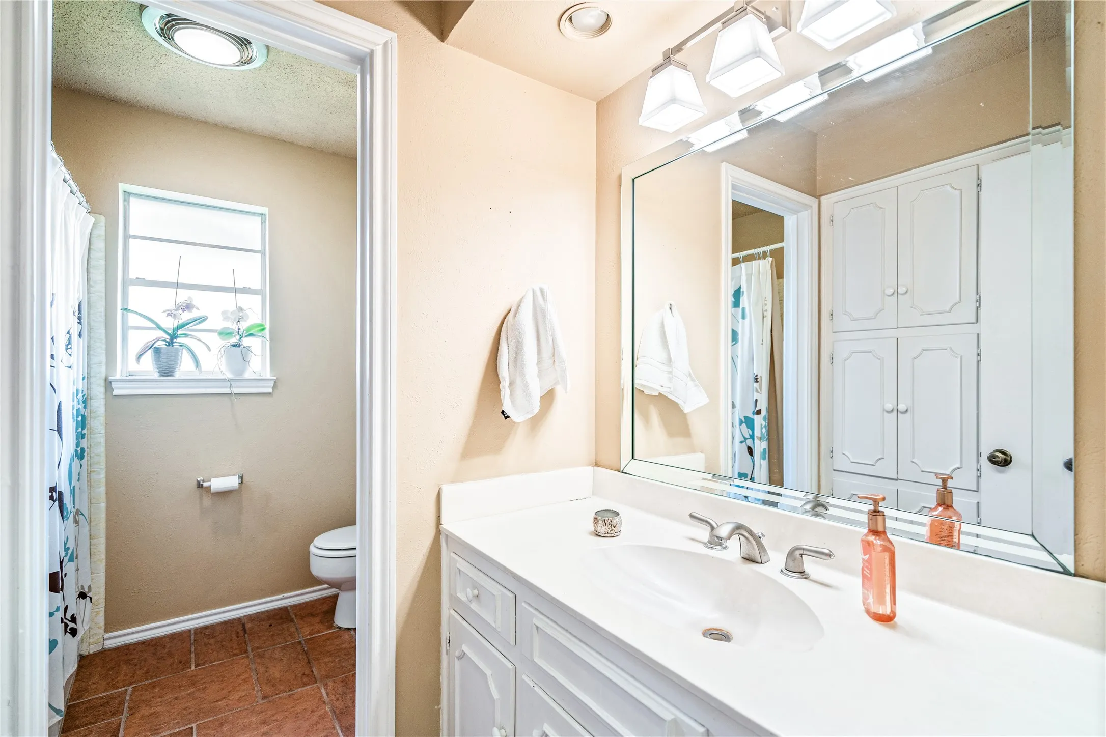 Single Family Residence For Rent in Tarrant County , 8921 Crosswind Drive, Fort Worth, Texas 76179, 3 Bedroom, 2 Bathroom, 2 Garage spaces, 2,281 Sqft, built in 1973, mls#21336629, Real Estate Agent in Fort Worth, Homes For Rent in Tarrant county, Homes For Rent in Fort Worth, Realtor in Fort Worth Texas, Real Estate Brokerage Independent Realty Texas, Luminita Cordes Realtor