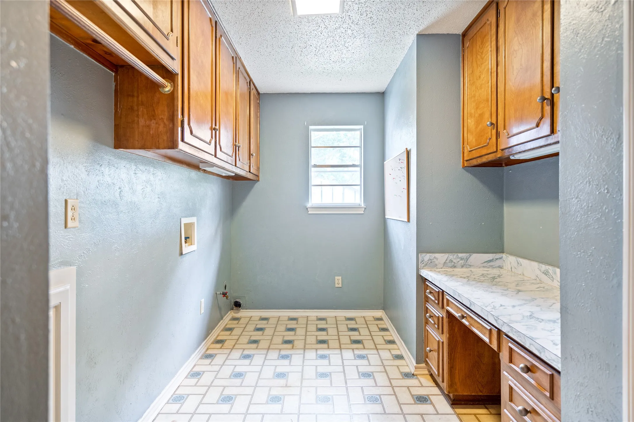 Single Family Residence For Rent in Tarrant County , 8921 Crosswind Drive, Fort Worth, Texas 76179, 3 Bedroom, 2 Bathroom, 2 Garage spaces, 2,281 Sqft, built in 1973, mls#21336629, Real Estate Agent in Fort Worth, Homes For Rent in Tarrant county, Homes For Rent in Fort Worth, Realtor in Fort Worth Texas, Real Estate Brokerage Independent Realty Texas, Luminita Cordes Realtor