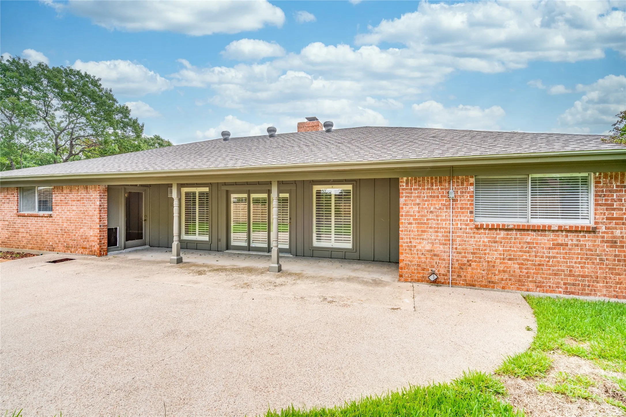 Single Family Residence For Rent in Tarrant County , 8921 Crosswind Drive, Fort Worth, Texas 76179, 3 Bedroom, 2 Bathroom, 2 Garage spaces, 2,281 Sqft, built in 1973, mls#21336629, Real Estate Agent in Fort Worth, Homes For Rent in Tarrant county, Homes For Rent in Fort Worth, Realtor in Fort Worth Texas, Real Estate Brokerage Independent Realty Texas, Luminita Cordes Realtor