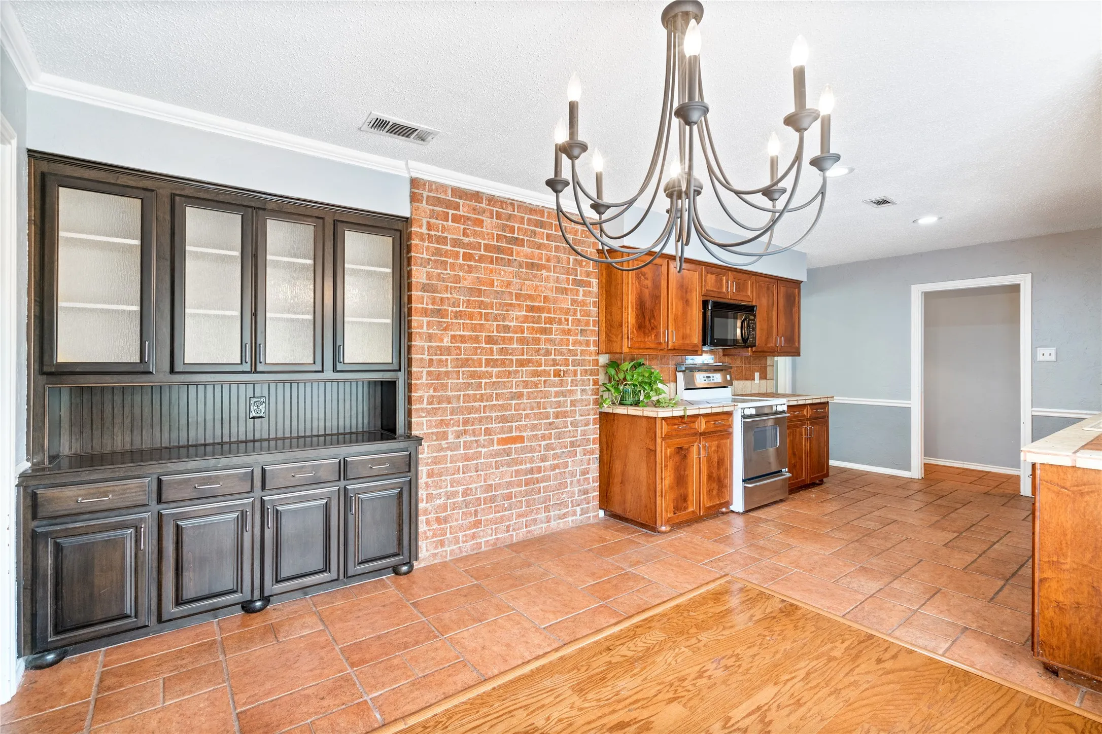 Single Family Residence For Rent in Tarrant County , 8921 Crosswind Drive, Fort Worth, Texas 76179, 3 Bedroom, 2 Bathroom, 2 Garage spaces, 2,281 Sqft, built in 1973, mls#21336629, Real Estate Agent in Fort Worth, Homes For Rent in Tarrant county, Homes For Rent in Fort Worth, Realtor in Fort Worth Texas, Real Estate Brokerage Independent Realty Texas, Luminita Cordes Realtor