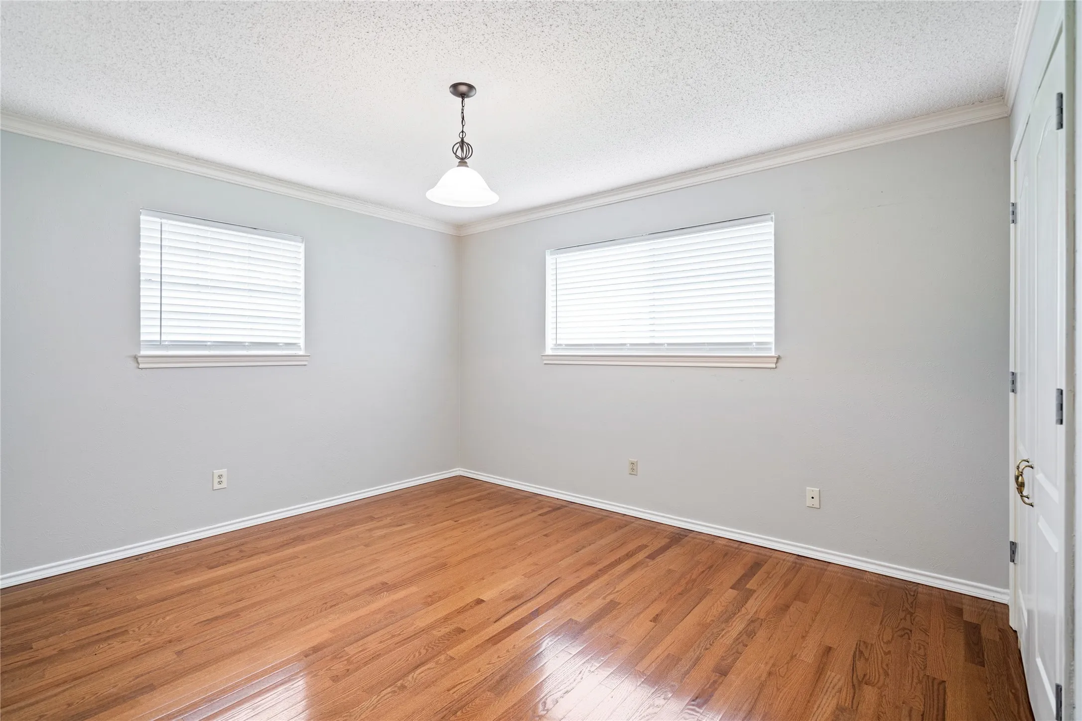 Single Family Residence For Rent in Tarrant County , 8921 Crosswind Drive, Fort Worth, Texas 76179, 3 Bedroom, 2 Bathroom, 2 Garage spaces, 2,281 Sqft, built in 1973, mls#21336629, Real Estate Agent in Fort Worth, Homes For Rent in Tarrant county, Homes For Rent in Fort Worth, Realtor in Fort Worth Texas, Real Estate Brokerage Independent Realty Texas, Luminita Cordes Realtor