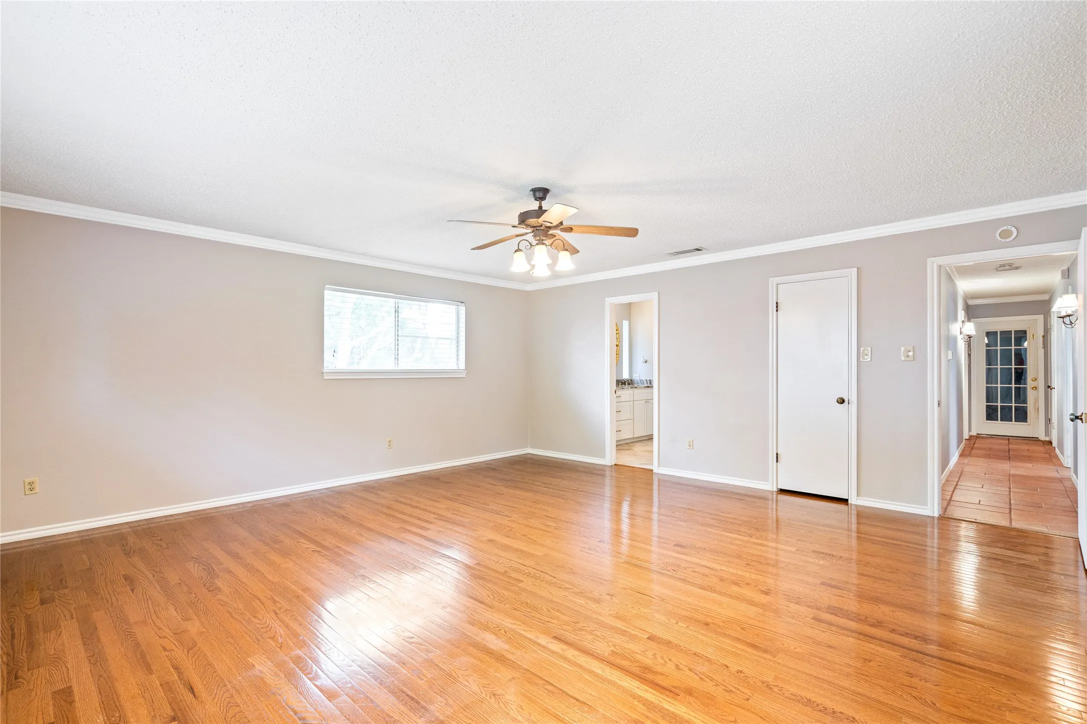 Single Family Residence For Rent in Tarrant County , 8921 Crosswind Drive, Fort Worth, Texas 76179, 3 Bedroom, 2 Bathroom, 2 Garage spaces, 2,281 Sqft, built in 1973, mls#21336629, Real Estate Agent in Fort Worth, Homes For Rent in Tarrant county, Homes For Rent in Fort Worth, Realtor in Fort Worth Texas, Real Estate Brokerage Independent Realty Texas, Luminita Cordes Realtor