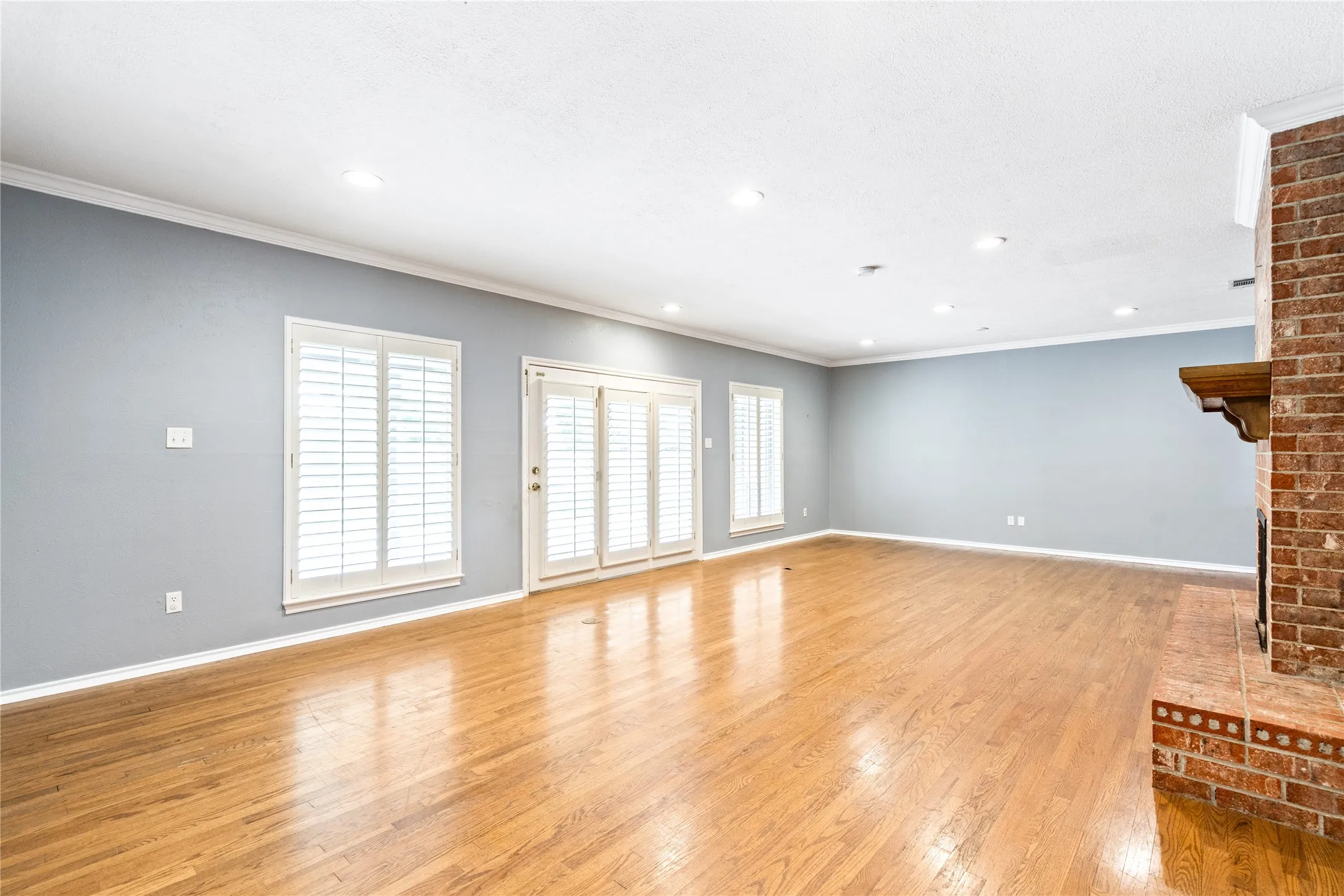 Single Family Residence For Rent in Tarrant County , 8921 Crosswind Drive, Fort Worth, Texas 76179, 3 Bedroom, 2 Bathroom, 2 Garage spaces, 2,281 Sqft, built in 1973, mls#21336629, Real Estate Agent in Fort Worth, Homes For Rent in Tarrant county, Homes For Rent in Fort Worth, Realtor in Fort Worth Texas, Real Estate Brokerage Independent Realty Texas, Luminita Cordes Realtor
