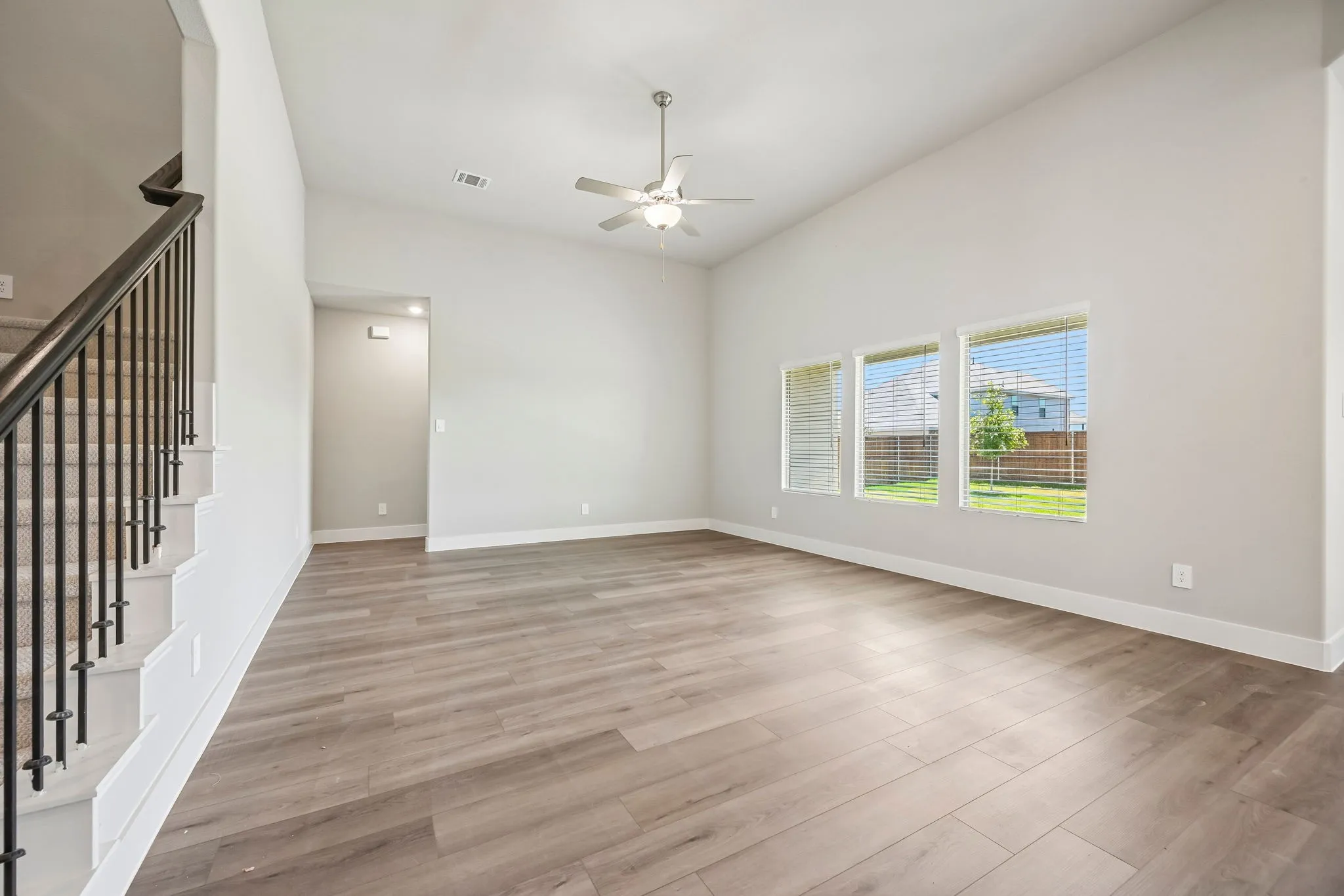  Photo is not of the actual home, but is an inspirational photo of builder’s model home and may depict options, furnishings, and/or decorator features that are not included.
