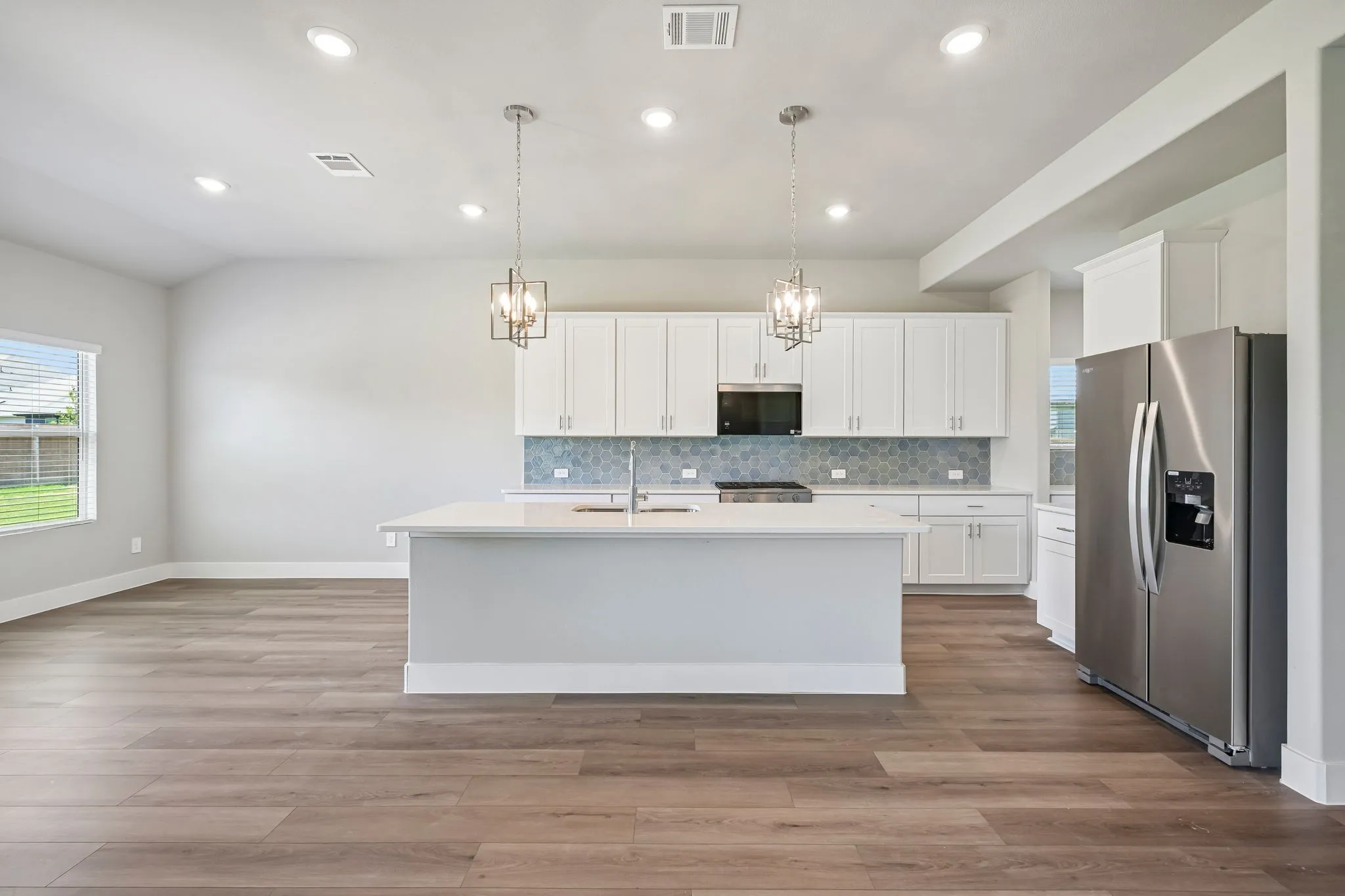  Photo is not of the actual home, but is an inspirational photo of builder’s model home and may depict options, furnishings, and/or decorator features that are not included.

