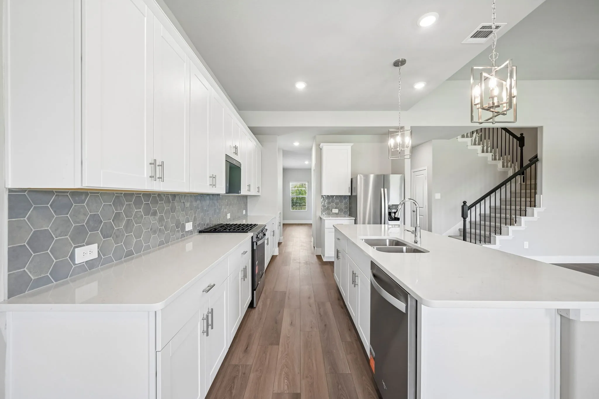  Photo is not of the actual home, but is an inspirational photo of builder’s model home and may depict options, furnishings, and/or decorator features that are not included.
