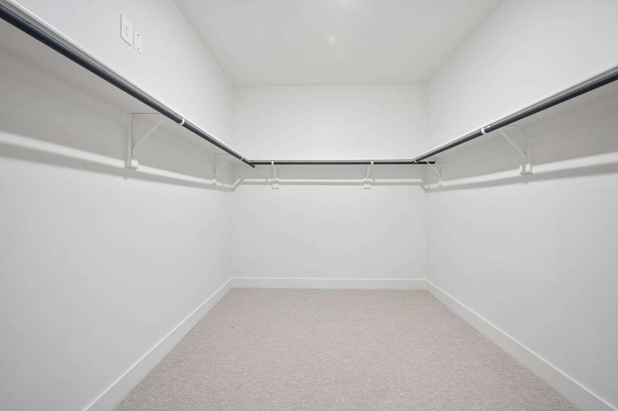  Photo is not of the actual home, but is an inspirational photo of builder’s model home and may depict options, furnishings, and/or decorator features that are not included.
