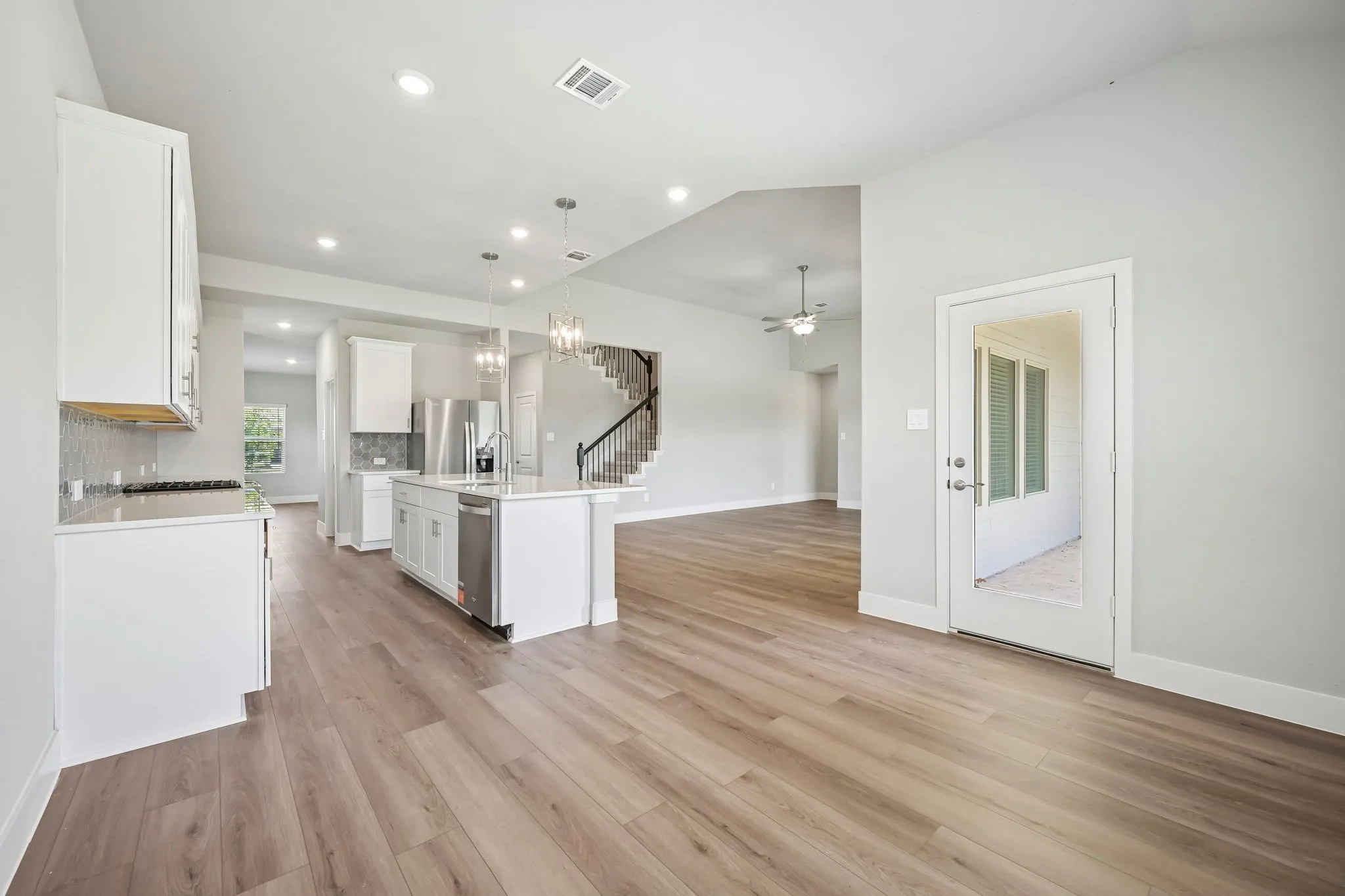  Photo is not of the actual home, but is an inspirational photo of builder’s model home and may depict options, furnishings, and/or decorator features that are not included.
