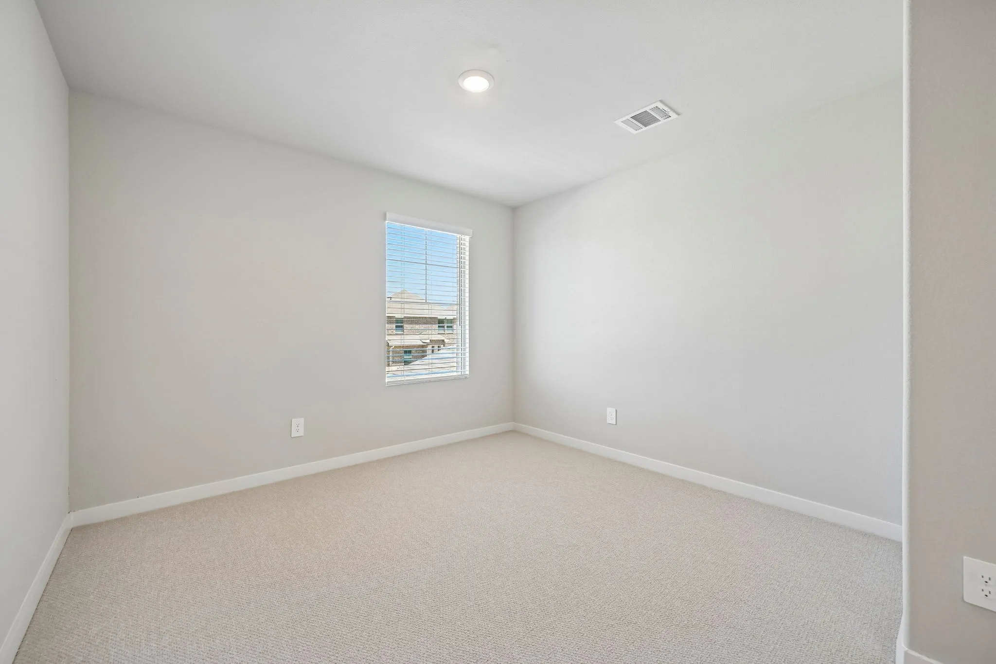  Photo is not of the actual home, but is an inspirational photo of builder’s model home and may depict options, furnishings, and/or decorator features that are not included.

