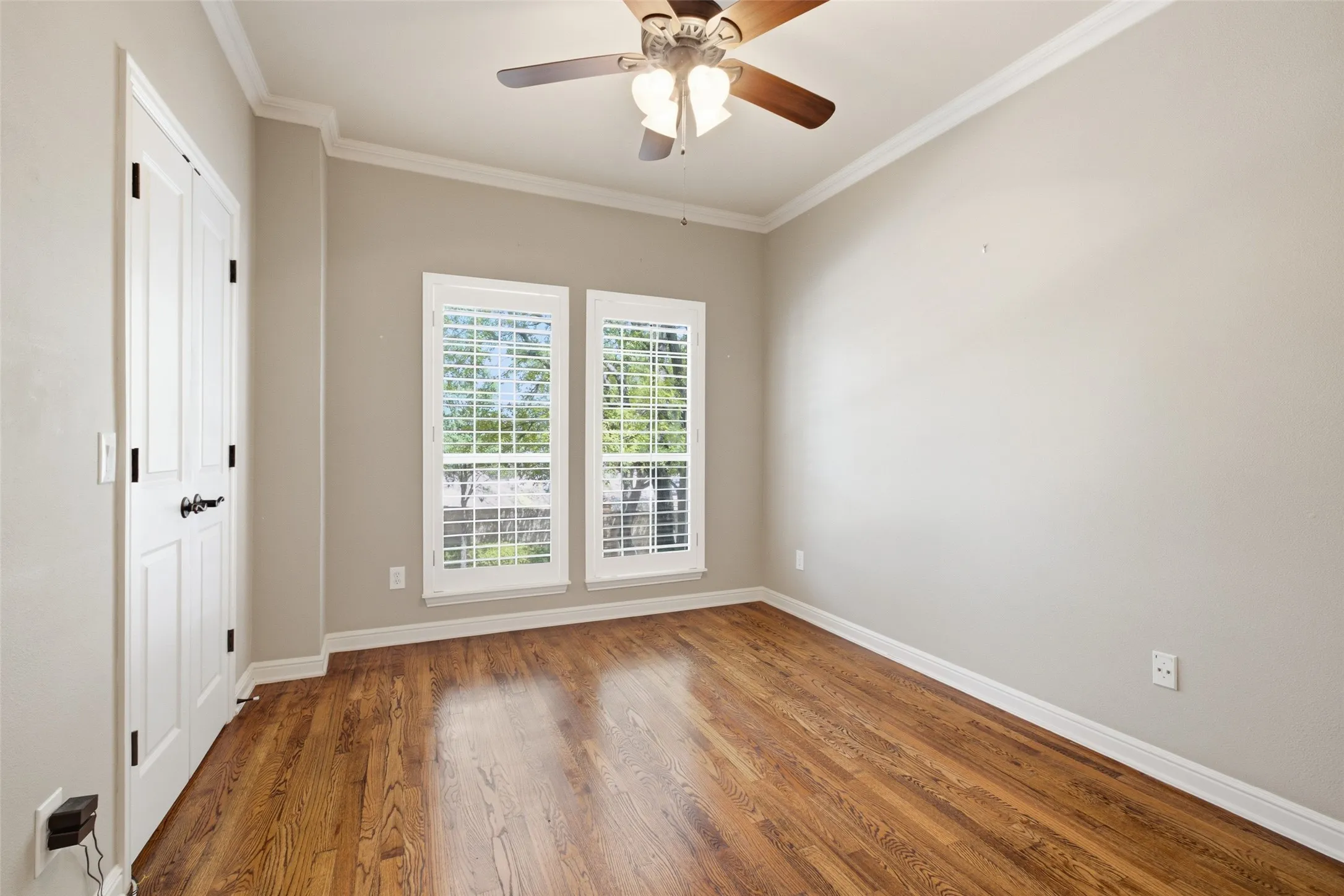 Townhouse For Sale in Dallas County , 14891 Towne Lake Circle, Addison, Texas 75001, 4 Bedroom, 3 Bathroom, 2 Garage spaces, 2,470 Sqft, built in 1999, mls#21337276, Real Estate Agent in Addison, Homes For Sale in Dallas county, Homes For Sale in Addison, Realtor in Addison Texas, Real Estate Brokerage Independent Realty Texas, Luminita Cordes Realtor