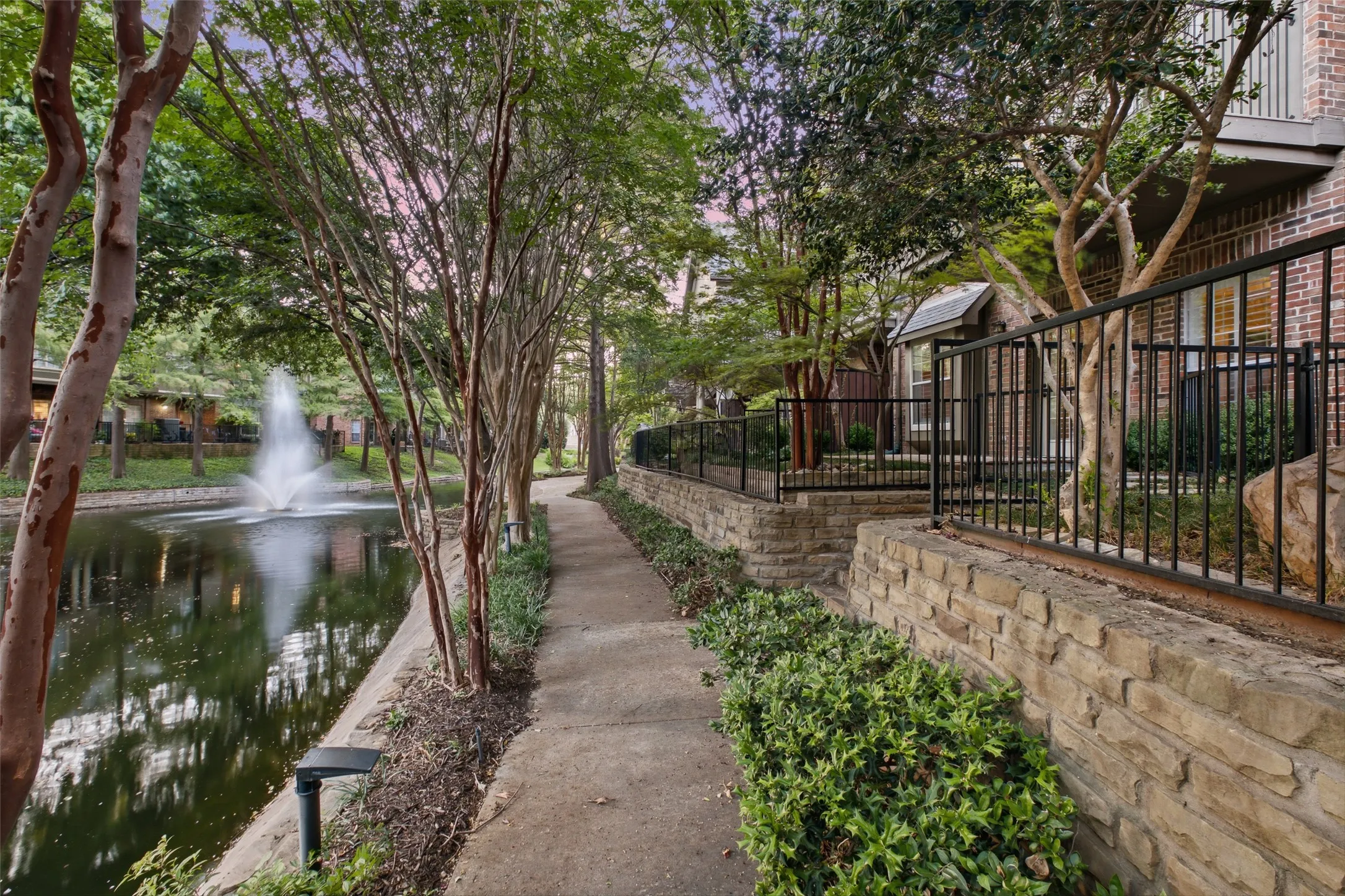 Townhouse For Sale in Dallas County , 14891 Towne Lake Circle, Addison, Texas 75001, 4 Bedroom, 3 Bathroom, 2 Garage spaces, 2,470 Sqft, built in 1999, mls#21337276, Real Estate Agent in Addison, Homes For Sale in Dallas county, Homes For Sale in Addison, Realtor in Addison Texas, Real Estate Brokerage Independent Realty Texas, Luminita Cordes Realtor