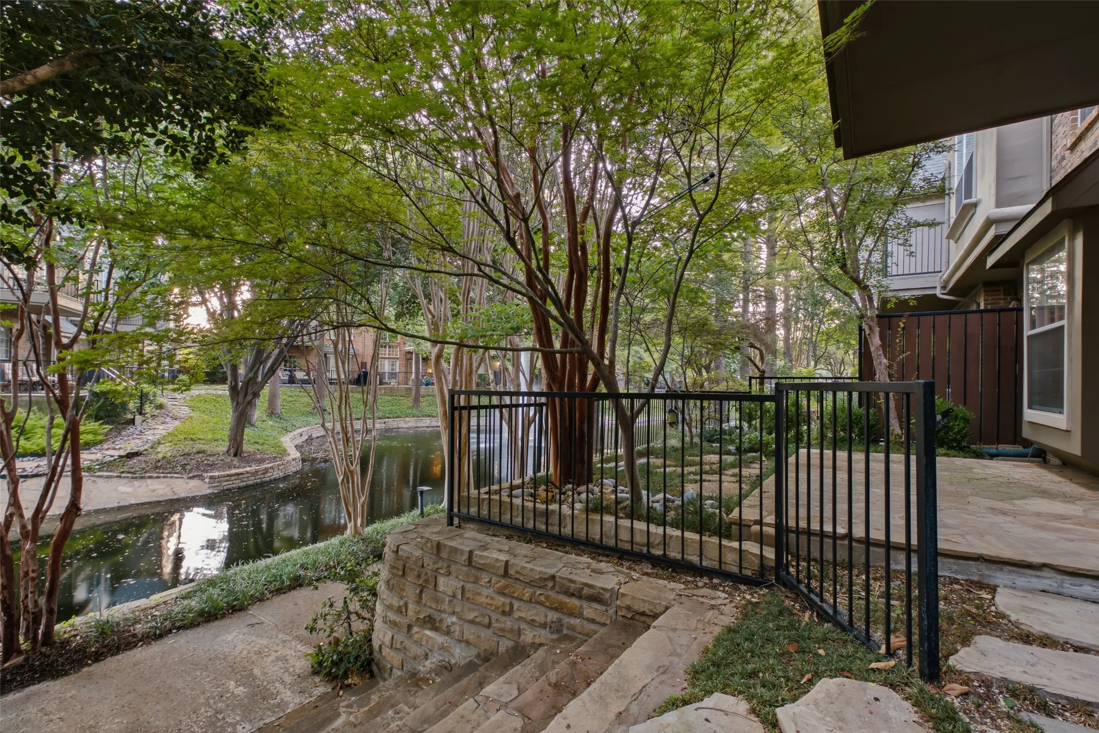 Townhouse For Sale in Dallas County , 14891 Towne Lake Circle, Addison, Texas 75001, 4 Bedroom, 3 Bathroom, 2 Garage spaces, 2,470 Sqft, built in 1999, mls#21337276, Real Estate Agent in Addison, Homes For Sale in Dallas county, Homes For Sale in Addison, Realtor in Addison Texas, Real Estate Brokerage Independent Realty Texas, Luminita Cordes Realtor