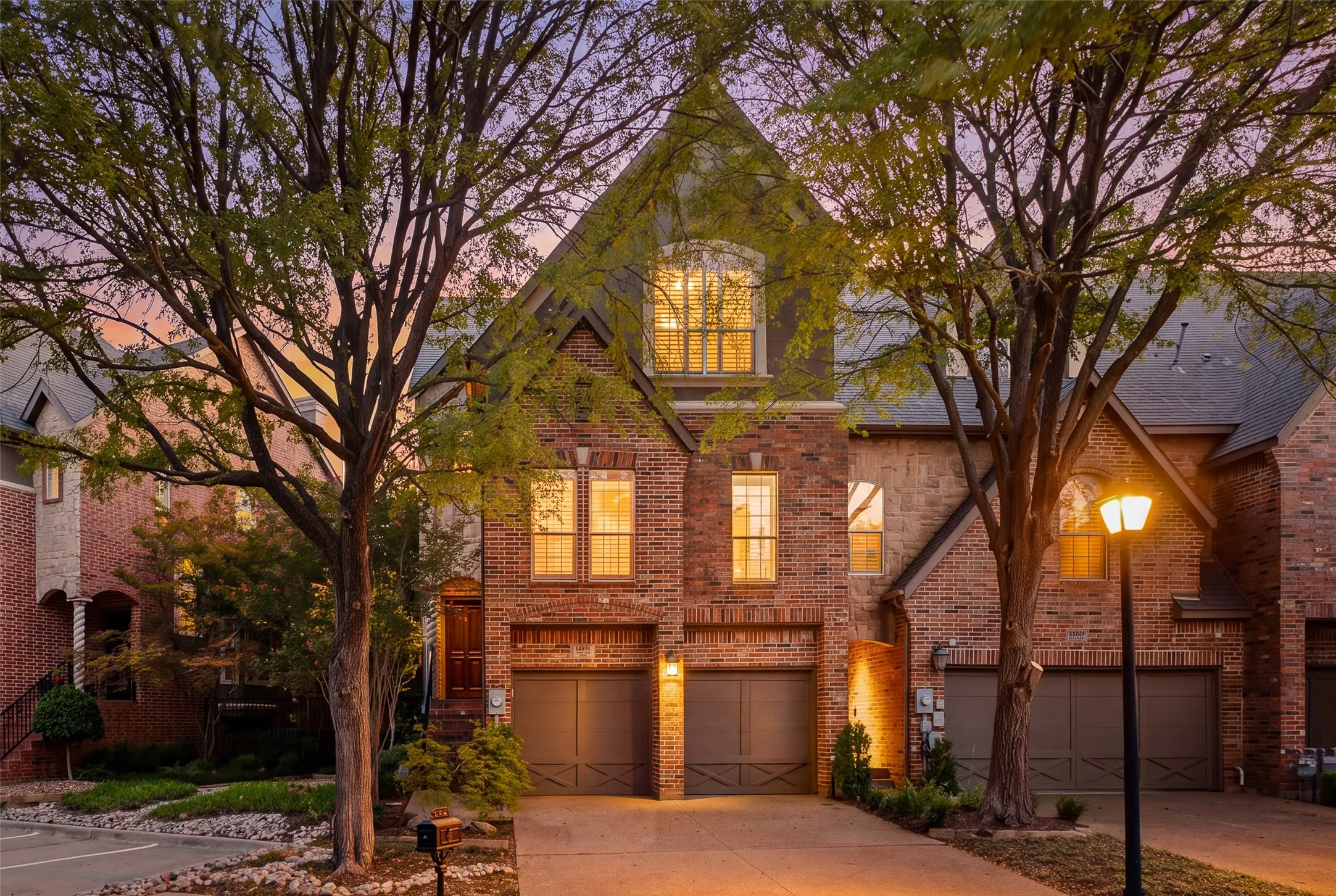 Townhouse For Sale in Dallas County , 14891 Towne Lake Circle, Addison, Texas 75001, 4 Bedroom, 3 Bathroom, 2 Garage spaces, 2,470 Sqft, built in 1999, mls#21337276, Real Estate Agent in Addison, Homes For Sale in Dallas county, Homes For Sale in Addison, Realtor in Addison Texas, Real Estate Brokerage Independent Realty Texas, Luminita Cordes Realtor