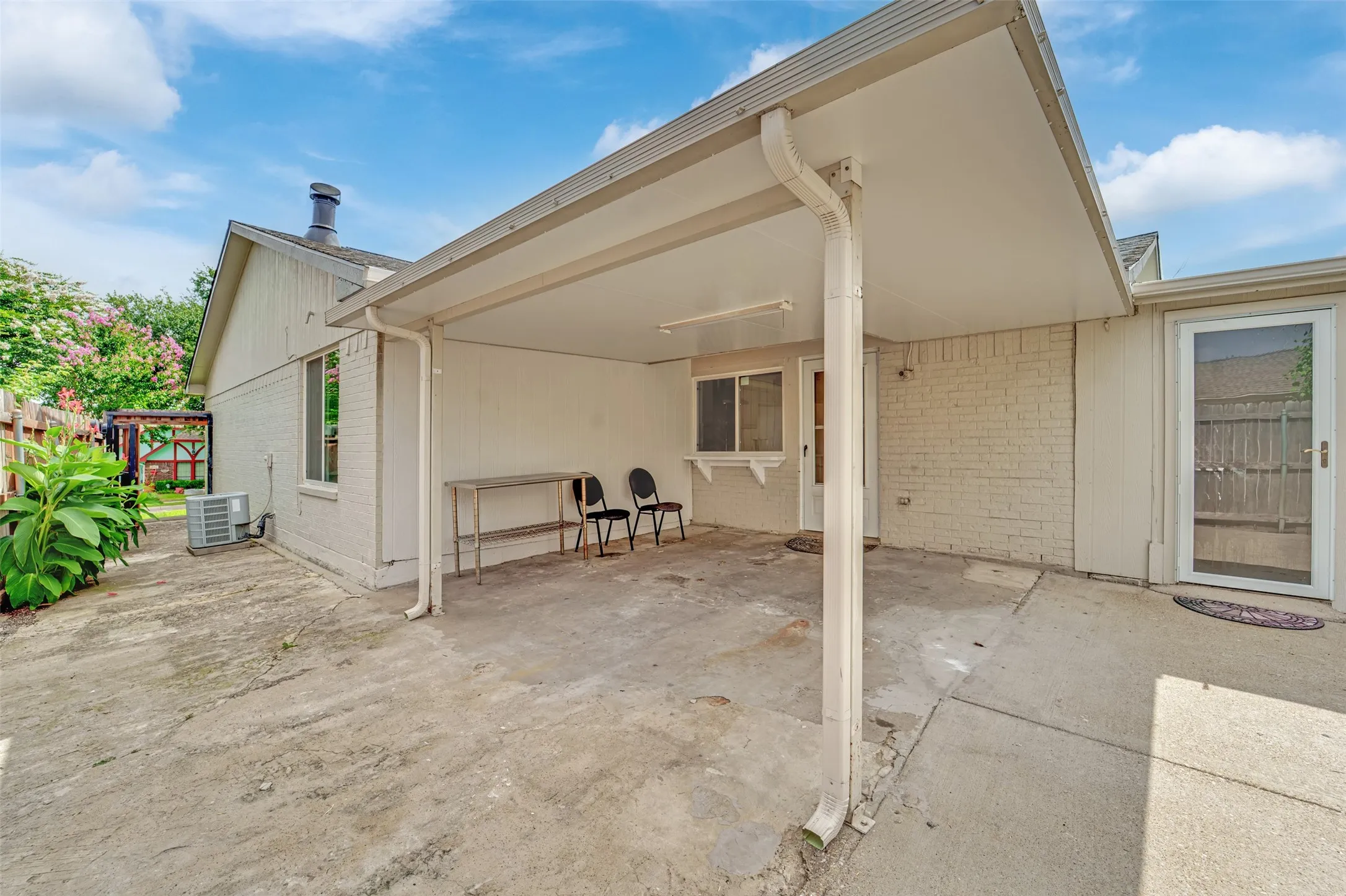 Single Family Residence For Sale in Dallas County , 1616 Choctaw Drive, Mesquite, Texas 75149, 4 Bedroom, 3 Bathroom, Garage spaces, 2,190 Sqft, built in 1984, mls#21361661, Real Estate Agent in Mesquite, Homes For Sale in Dallas county, Homes For Sale in Mesquite, Realtor in Mesquite Texas, Real Estate Brokerage Independent Realty Texas, Luminita Cordes Realtor