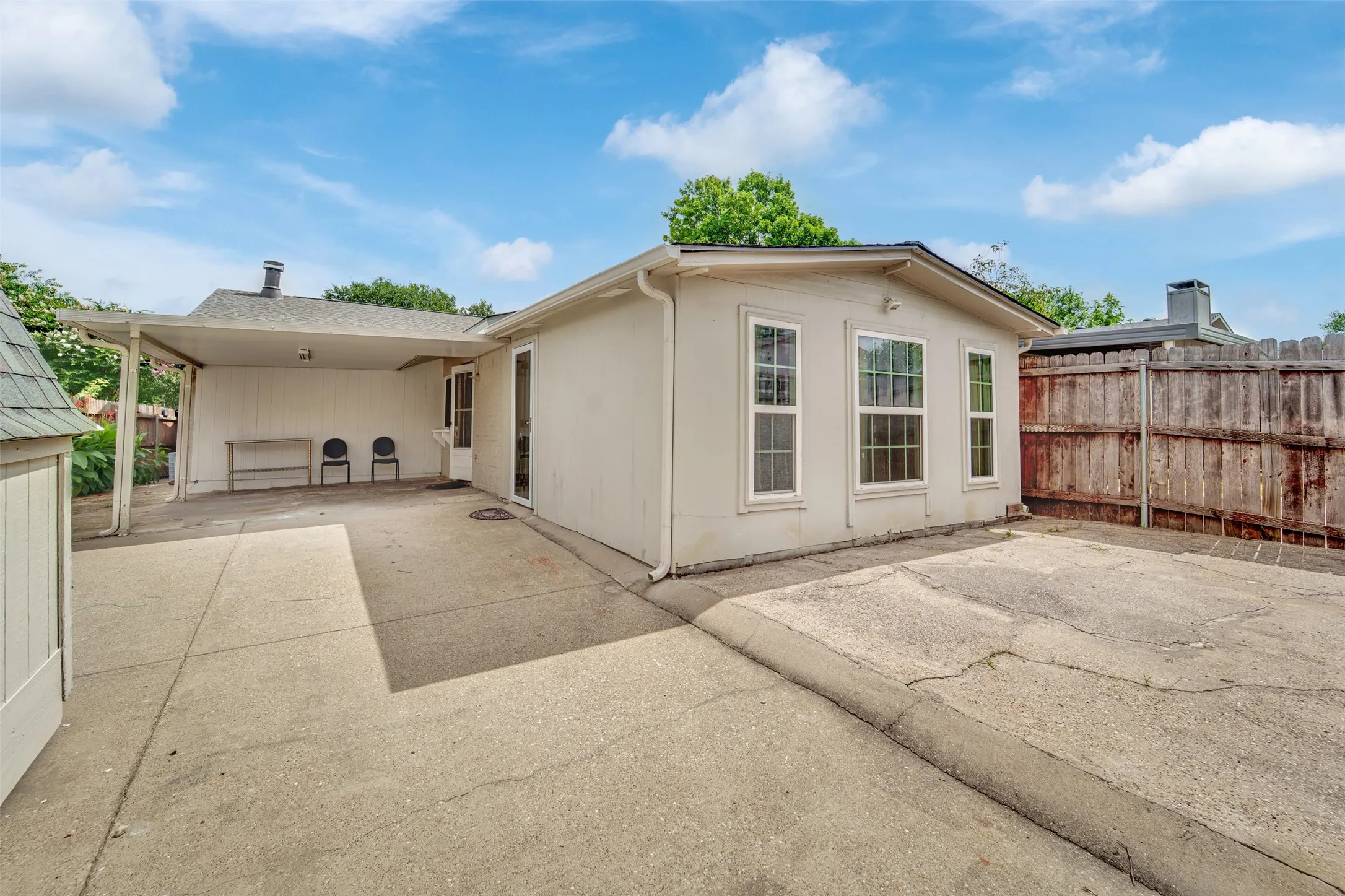 Single Family Residence For Sale in Dallas County , 1616 Choctaw Drive, Mesquite, Texas 75149, 4 Bedroom, 3 Bathroom, Garage spaces, 2,190 Sqft, built in 1984, mls#21361661, Real Estate Agent in Mesquite, Homes For Sale in Dallas county, Homes For Sale in Mesquite, Realtor in Mesquite Texas, Real Estate Brokerage Independent Realty Texas, Luminita Cordes Realtor