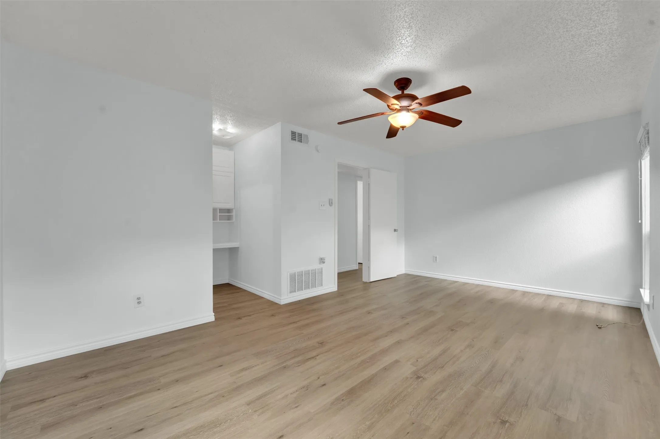 Single Family Residence For Sale in Dallas County , 1616 Choctaw Drive, Mesquite, Texas 75149, 4 Bedroom, 3 Bathroom, Garage spaces, 2,190 Sqft, built in 1984, mls#21361661, Real Estate Agent in Mesquite, Homes For Sale in Dallas county, Homes For Sale in Mesquite, Realtor in Mesquite Texas, Real Estate Brokerage Independent Realty Texas, Luminita Cordes Realtor