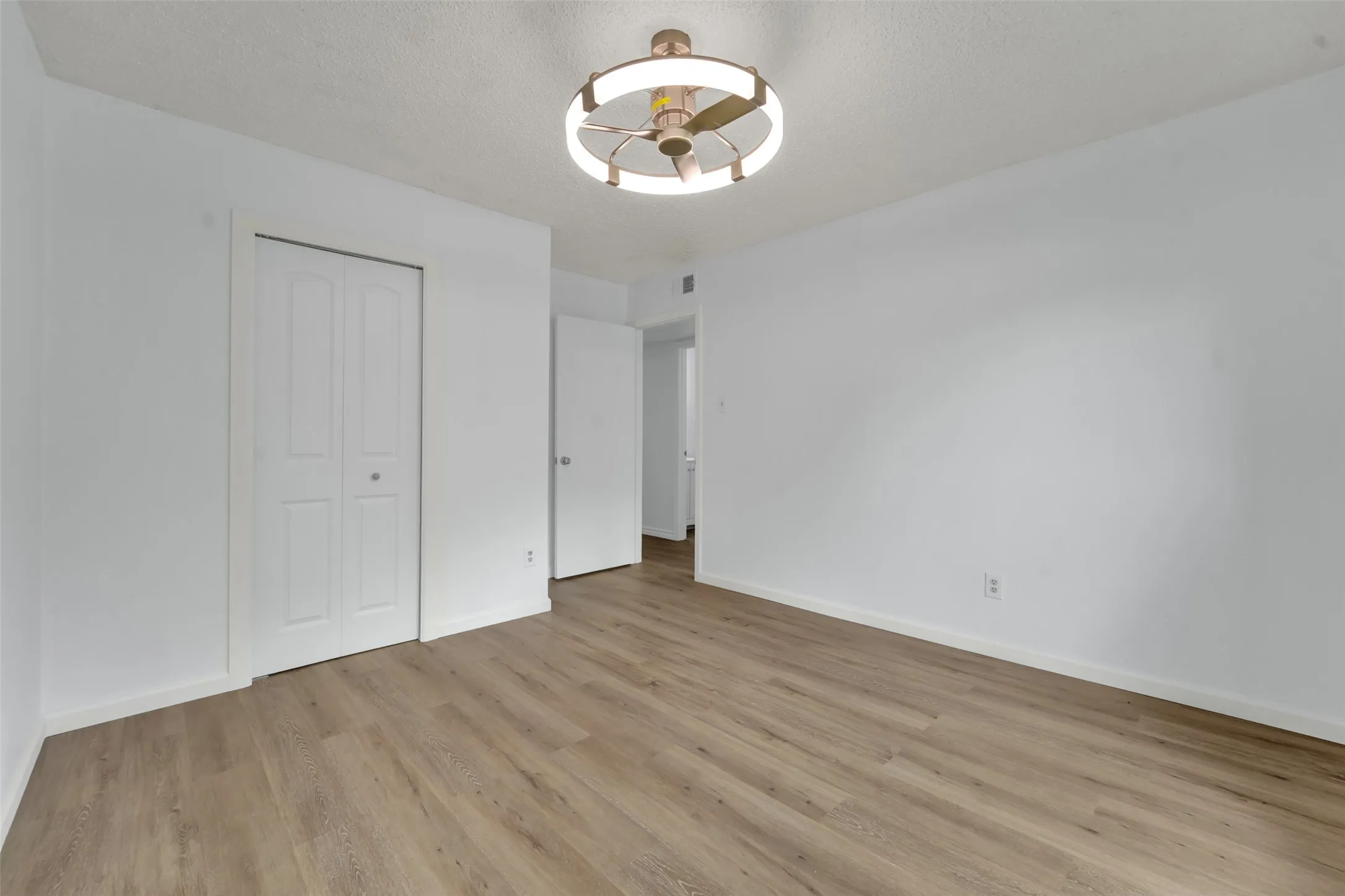 Single Family Residence For Sale in Dallas County , 1616 Choctaw Drive, Mesquite, Texas 75149, 4 Bedroom, 3 Bathroom, Garage spaces, 2,190 Sqft, built in 1984, mls#21361661, Real Estate Agent in Mesquite, Homes For Sale in Dallas county, Homes For Sale in Mesquite, Realtor in Mesquite Texas, Real Estate Brokerage Independent Realty Texas, Luminita Cordes Realtor
