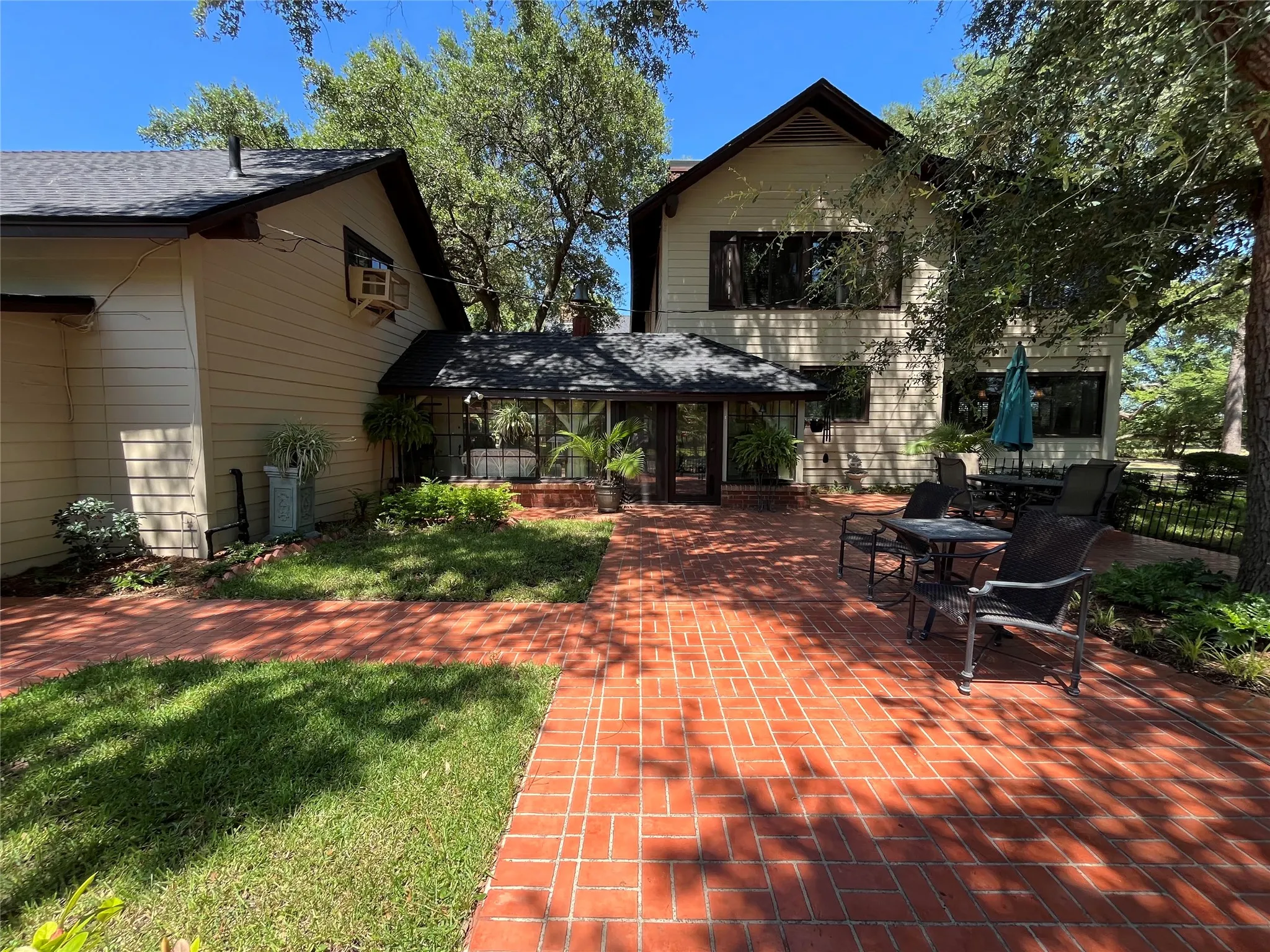 Farm For Sale in Freestone County , 1747 W Highway 84, Mexia, Texas 76667, 5 Bedroom, 4 Bathroom, Garage spaces, 4,276 Sqft, built in 1932, mls#21332065, Real Estate Agent in Mexia, Homes For Sale in Freestone county, Homes For Sale in Mexia, Realtor in Mexia Texas, Real Estate Brokerage Independent Realty Texas, Luminita Cordes Realtor