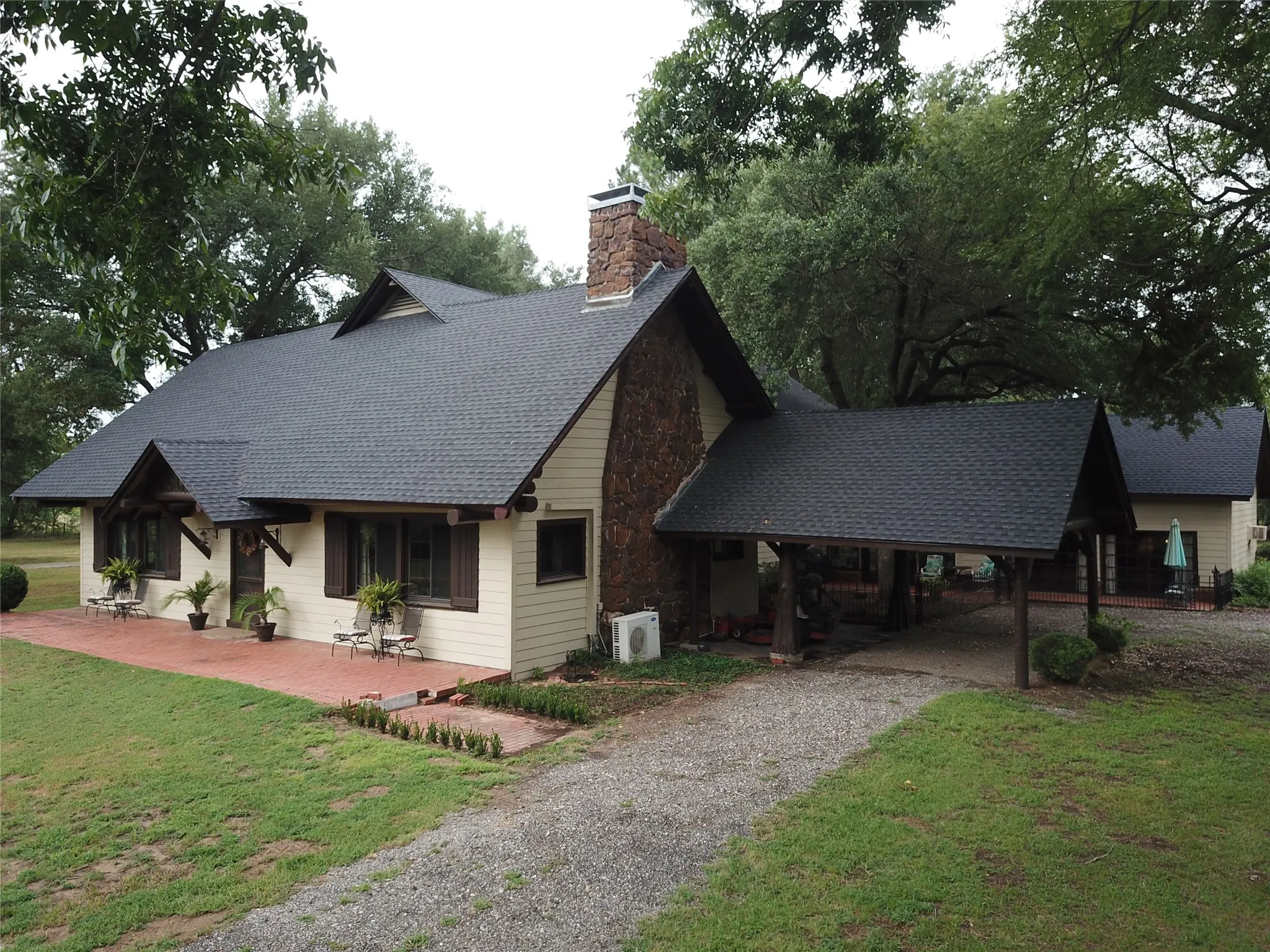 Farm For Sale in Freestone County , 1747 W Highway 84, Mexia, Texas 76667, 5 Bedroom, 4 Bathroom, Garage spaces, 4,276 Sqft, built in 1932, mls#21332065, Real Estate Agent in Mexia, Homes For Sale in Freestone county, Homes For Sale in Mexia, Realtor in Mexia Texas, Real Estate Brokerage Independent Realty Texas, Luminita Cordes Realtor