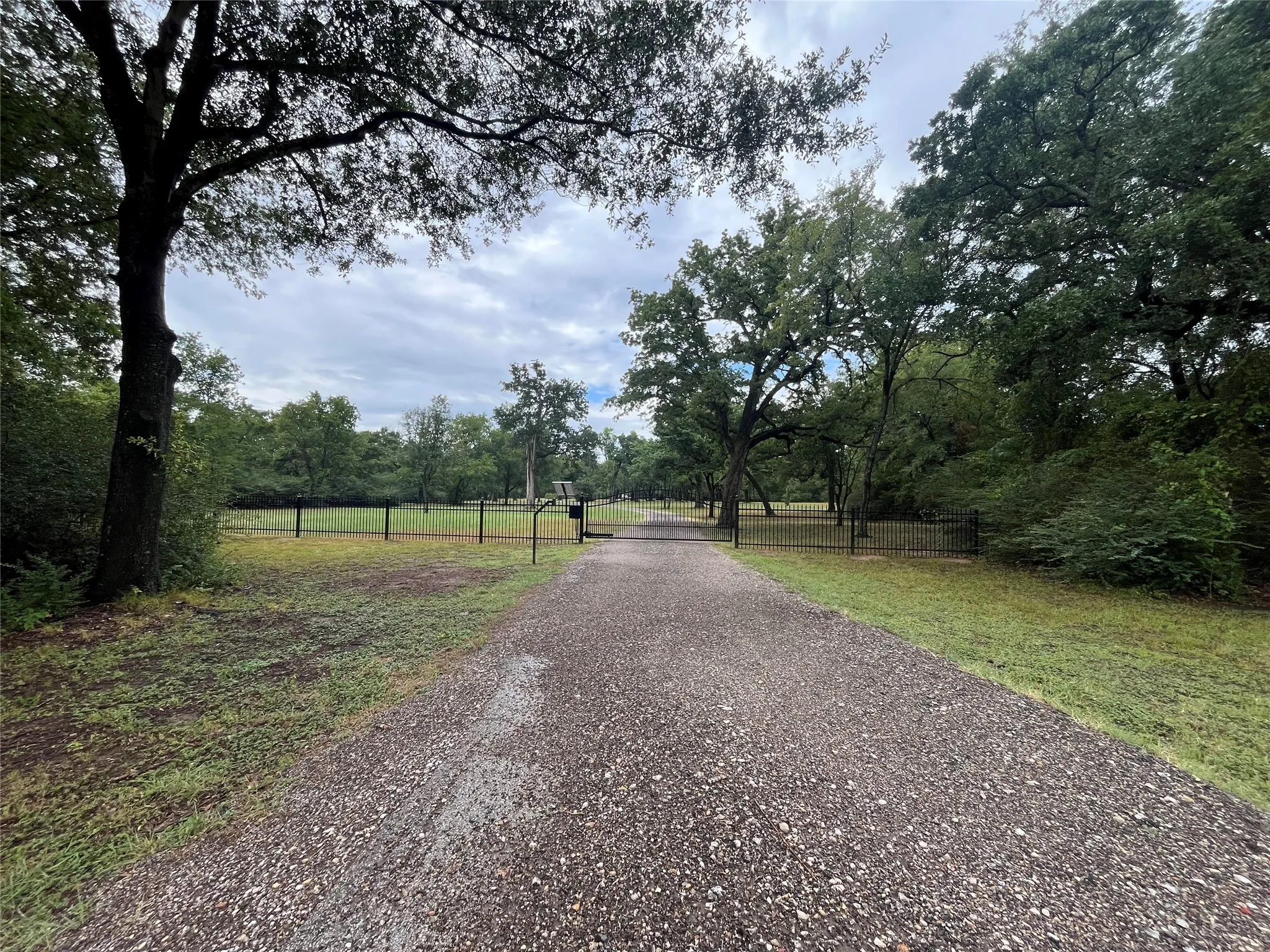 Farm For Sale in Freestone County , 1747 W Highway 84, Mexia, Texas 76667, 5 Bedroom, 4 Bathroom, Garage spaces, 4,276 Sqft, built in 1932, mls#21332065, Real Estate Agent in Mexia, Homes For Sale in Freestone county, Homes For Sale in Mexia, Realtor in Mexia Texas, Real Estate Brokerage Independent Realty Texas, Luminita Cordes Realtor