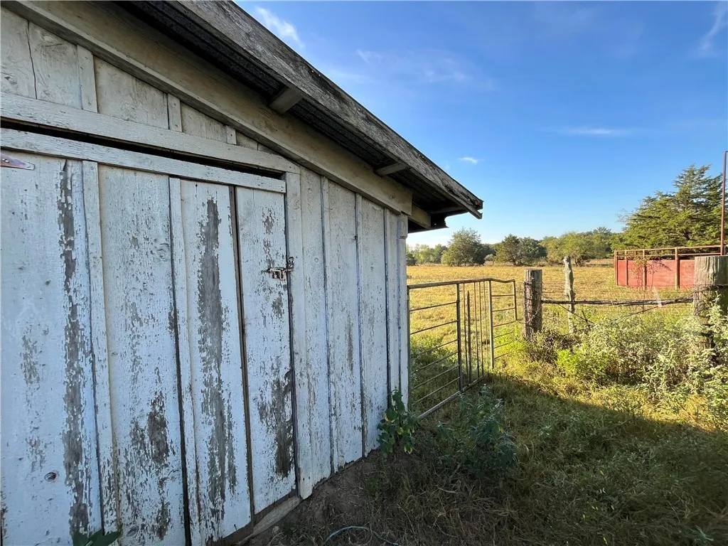 Farm For Sale in Freestone County , 1747 W Highway 84, Mexia, Texas 76667, 5 Bedroom, 4 Bathroom, Garage spaces, 4,276 Sqft, built in 1932, mls#21332065, Real Estate Agent in Mexia, Homes For Sale in Freestone county, Homes For Sale in Mexia, Realtor in Mexia Texas, Real Estate Brokerage Independent Realty Texas, Luminita Cordes Realtor