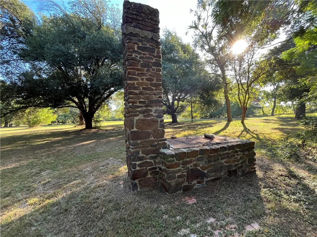 Farm For Sale in Freestone County , 1747 W Highway 84, Mexia, Texas 76667, 5 Bedroom, 4 Bathroom, Garage spaces, 4,276 Sqft, built in 1932, mls#21332065, Real Estate Agent in Mexia, Homes For Sale in Freestone county, Homes For Sale in Mexia, Realtor in Mexia Texas, Real Estate Brokerage Independent Realty Texas, Luminita Cordes Realtor