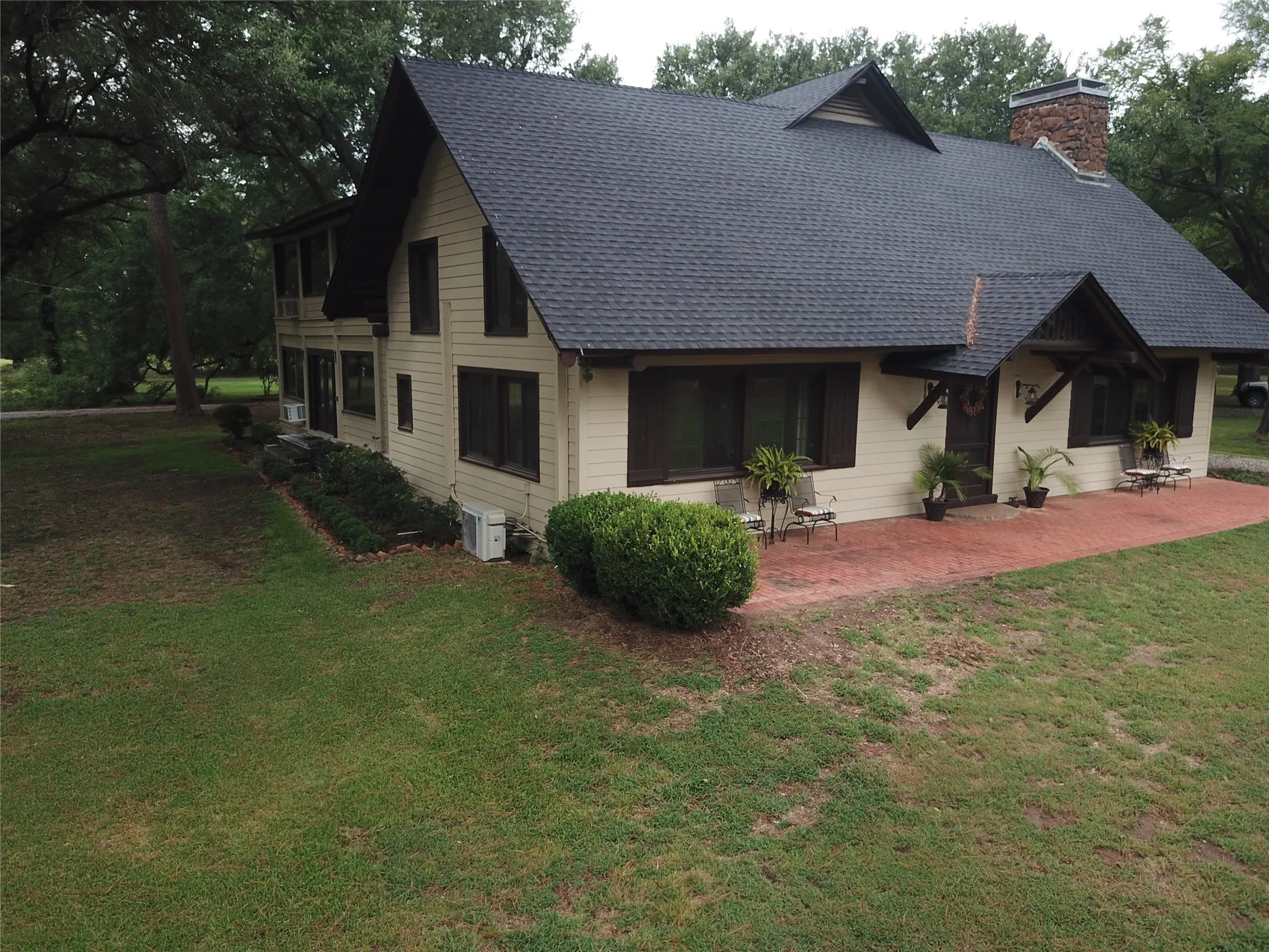 Farm For Sale in Freestone County , 1747 W Highway 84, Mexia, Texas 76667, 5 Bedroom, 4 Bathroom, Garage spaces, 4,276 Sqft, built in 1932, mls#21332065, Real Estate Agent in Mexia, Homes For Sale in Freestone county, Homes For Sale in Mexia, Realtor in Mexia Texas, Real Estate Brokerage Independent Realty Texas, Luminita Cordes Realtor
