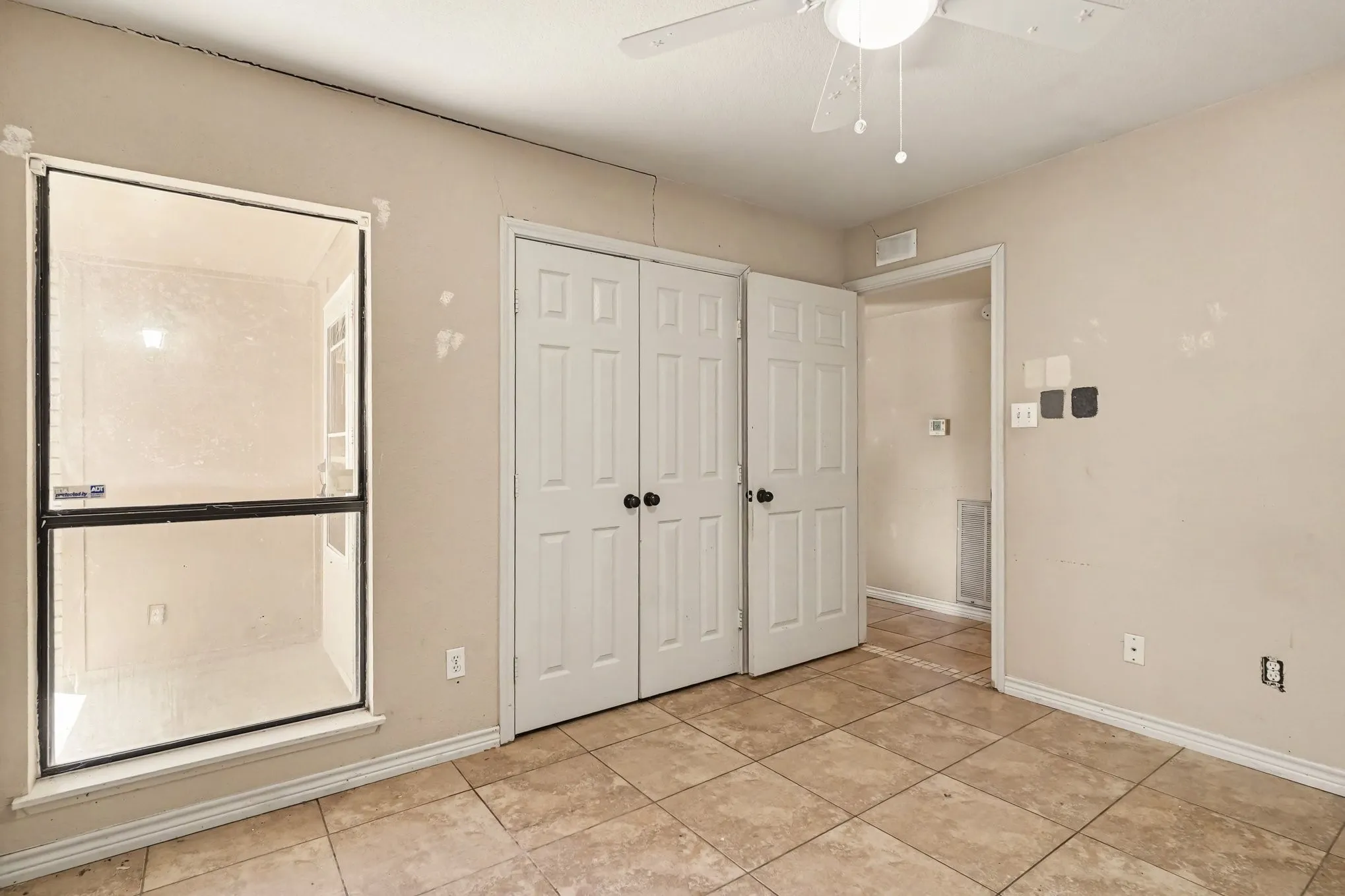 Single Family Residence For Sale in Tarrant County , 7107 Blackberry Drive, Arlington, Texas 76016, 3 Bedroom, 2 Bathroom, 2 Garage spaces, 1,748 Sqft, built in 1980, Price $270,000, mls#21357022, Real Estate Agent in Arlington, Homes For Sale in Tarrant county, Homes For Sale in Arlington, Realtor in Arlington Texas, Real Estate Brokerage Independent Realty Texas, Luminita Cordes Realtor
