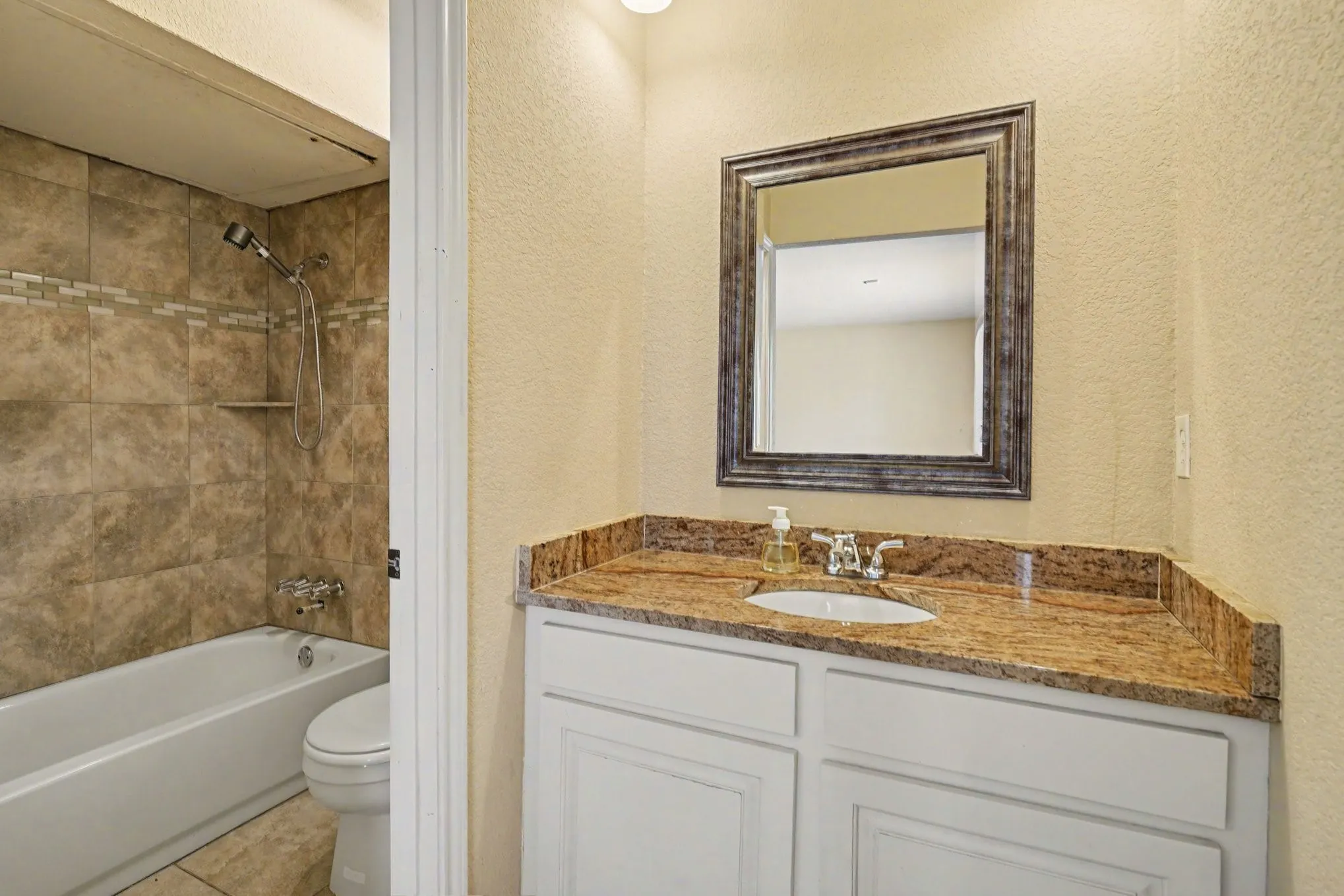 Single Family Residence For Sale in Tarrant County , 7107 Blackberry Drive, Arlington, Texas 76016, 3 Bedroom, 2 Bathroom, 2 Garage spaces, 1,748 Sqft, built in 1980, Price $270,000, mls#21357022, Real Estate Agent in Arlington, Homes For Sale in Tarrant county, Homes For Sale in Arlington, Realtor in Arlington Texas, Real Estate Brokerage Independent Realty Texas, Luminita Cordes Realtor