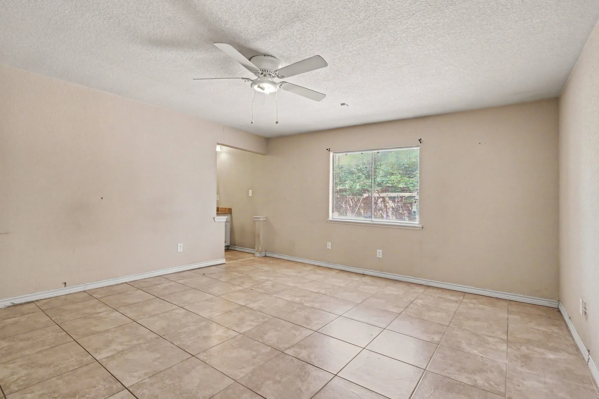 Single Family Residence For Sale in Tarrant County , 7107 Blackberry Drive, Arlington, Texas 76016, 3 Bedroom, 2 Bathroom, 2 Garage spaces, 1,748 Sqft, built in 1980, Price $270,000, mls#21357022, Real Estate Agent in Arlington, Homes For Sale in Tarrant county, Homes For Sale in Arlington, Realtor in Arlington Texas, Real Estate Brokerage Independent Realty Texas, Luminita Cordes Realtor
