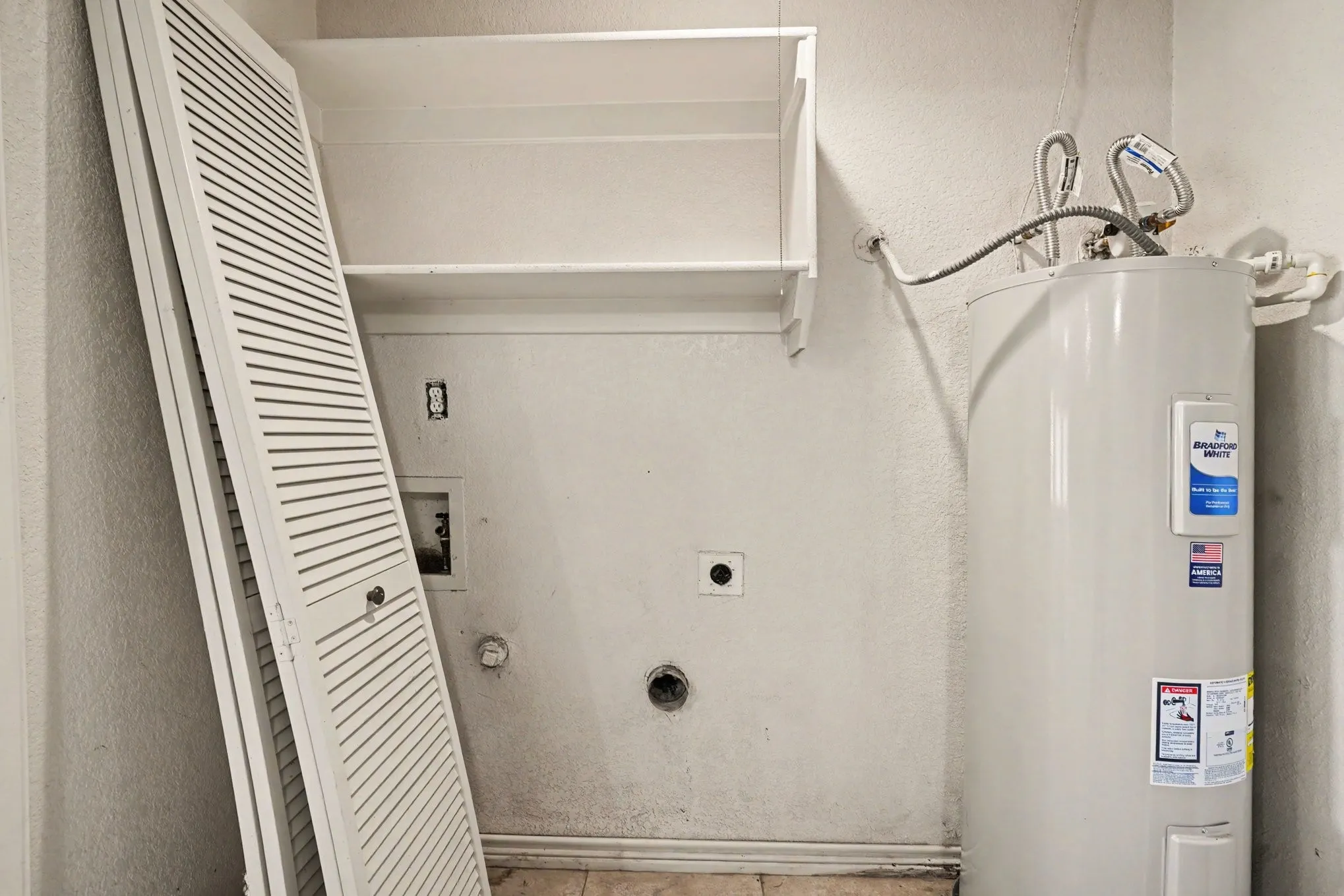Single Family Residence For Sale in Tarrant County , 7107 Blackberry Drive, Arlington, Texas 76016, 3 Bedroom, 2 Bathroom, 2 Garage spaces, 1,748 Sqft, built in 1980, Price $270,000, mls#21357022, Real Estate Agent in Arlington, Homes For Sale in Tarrant county, Homes For Sale in Arlington, Realtor in Arlington Texas, Real Estate Brokerage Independent Realty Texas, Luminita Cordes Realtor