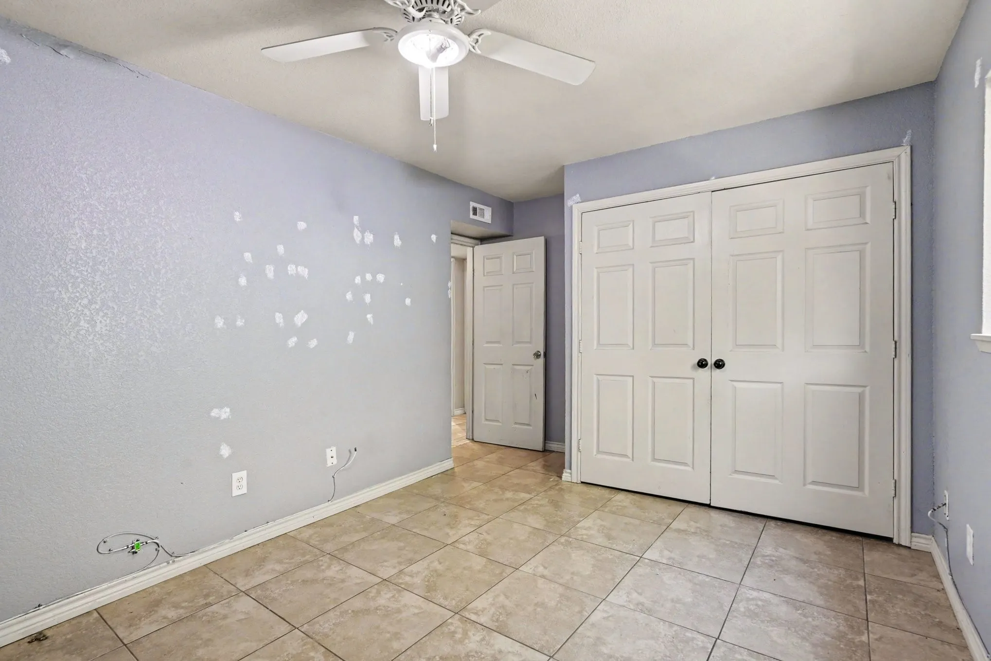 Single Family Residence For Sale in Tarrant County , 7107 Blackberry Drive, Arlington, Texas 76016, 3 Bedroom, 2 Bathroom, 2 Garage spaces, 1,748 Sqft, built in 1980, Price $270,000, mls#21357022, Real Estate Agent in Arlington, Homes For Sale in Tarrant county, Homes For Sale in Arlington, Realtor in Arlington Texas, Real Estate Brokerage Independent Realty Texas, Luminita Cordes Realtor