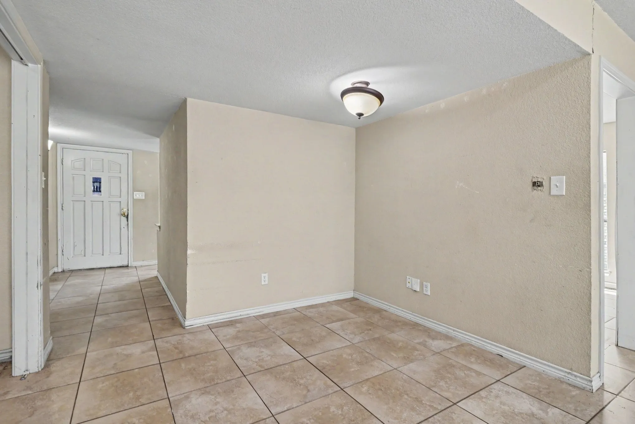 Single Family Residence For Sale in Tarrant County , 7107 Blackberry Drive, Arlington, Texas 76016, 3 Bedroom, 2 Bathroom, 2 Garage spaces, 1,748 Sqft, built in 1980, Price $270,000, mls#21357022, Real Estate Agent in Arlington, Homes For Sale in Tarrant county, Homes For Sale in Arlington, Realtor in Arlington Texas, Real Estate Brokerage Independent Realty Texas, Luminita Cordes Realtor