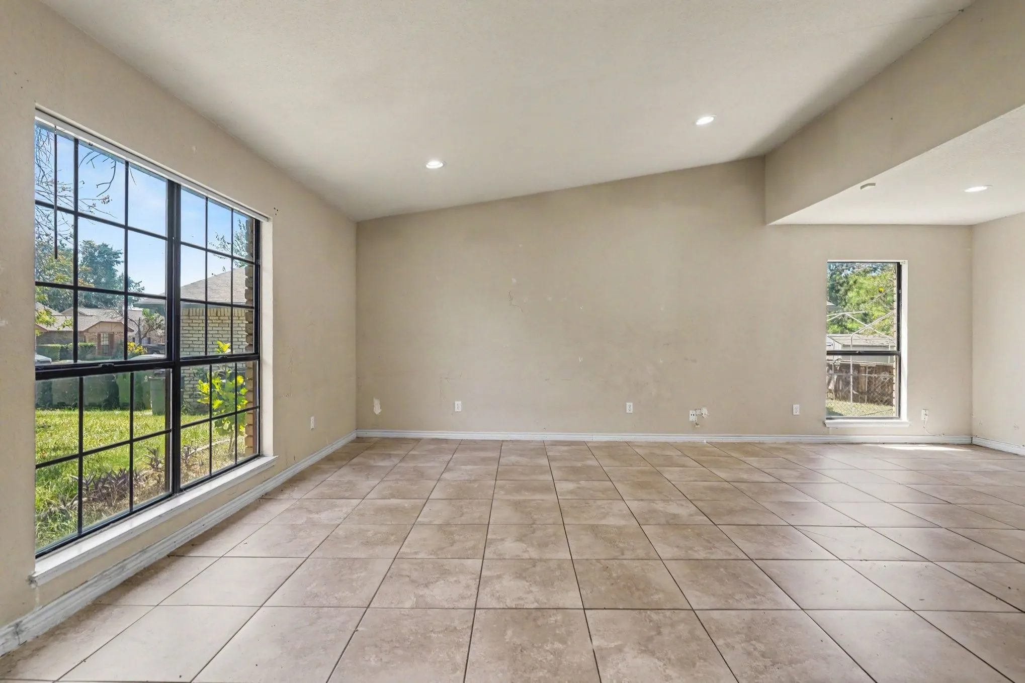 Single Family Residence For Sale in Tarrant County , 7107 Blackberry Drive, Arlington, Texas 76016, 3 Bedroom, 2 Bathroom, 2 Garage spaces, 1,748 Sqft, built in 1980, Price $270,000, mls#21357022, Real Estate Agent in Arlington, Homes For Sale in Tarrant county, Homes For Sale in Arlington, Realtor in Arlington Texas, Real Estate Brokerage Independent Realty Texas, Luminita Cordes Realtor