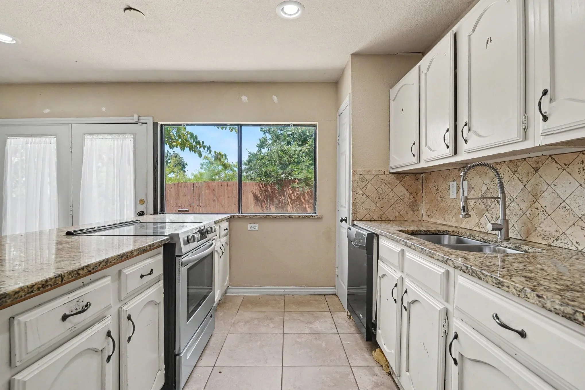 Single Family Residence For Sale in Tarrant County , 7107 Blackberry Drive, Arlington, Texas 76016, 3 Bedroom, 2 Bathroom, 2 Garage spaces, 1,748 Sqft, built in 1980, Price $270,000, mls#21357022, Real Estate Agent in Arlington, Homes For Sale in Tarrant county, Homes For Sale in Arlington, Realtor in Arlington Texas, Real Estate Brokerage Independent Realty Texas, Luminita Cordes Realtor