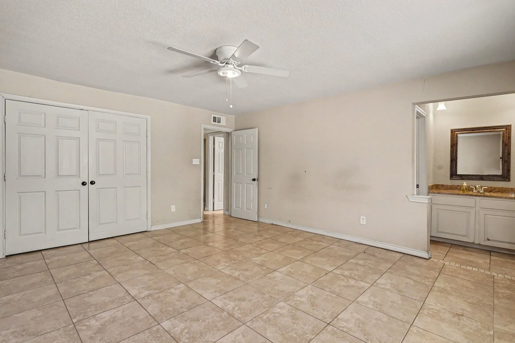 Single Family Residence For Sale in Tarrant County , 7107 Blackberry Drive, Arlington, Texas 76016, 3 Bedroom, 2 Bathroom, 2 Garage spaces, 1,748 Sqft, built in 1980, Price $270,000, mls#21357022, Real Estate Agent in Arlington, Homes For Sale in Tarrant county, Homes For Sale in Arlington, Realtor in Arlington Texas, Real Estate Brokerage Independent Realty Texas, Luminita Cordes Realtor