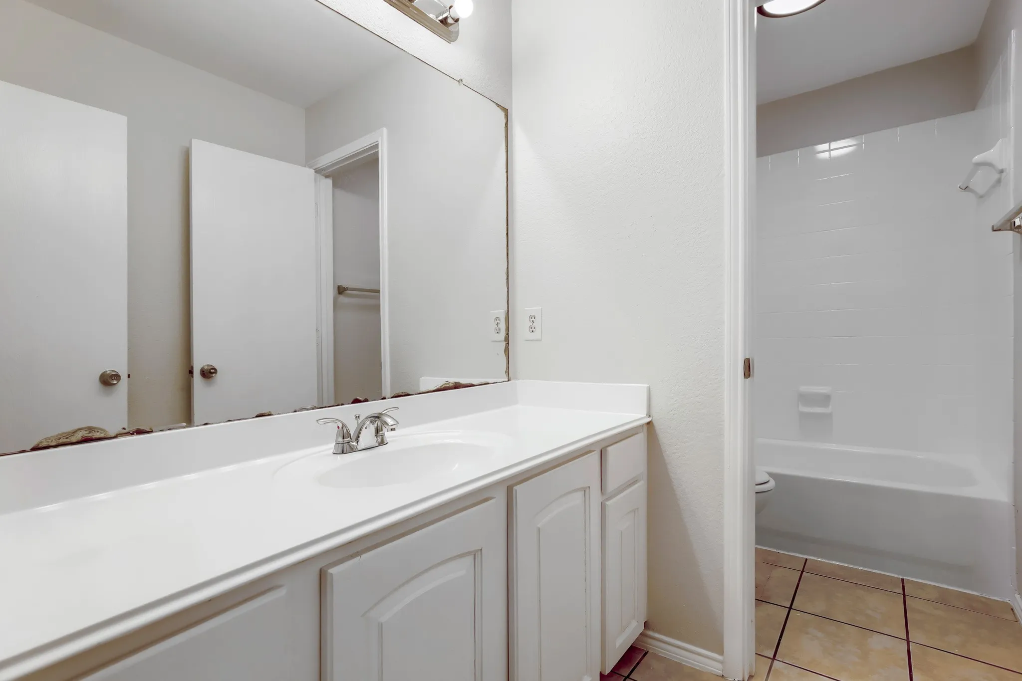 Single Family Residence For Sale in Tarrant County , 4140 Heirship Court, Fort Worth, Texas 76244, 5 Bedroom, 3 Bathroom, 2 Garage spaces, 2,708 Sqft, built in 2007, mls#21359511, Real Estate Agent in Fort Worth, Homes For Sale in Tarrant county, Homes For Sale in Fort Worth, Realtor in Fort Worth Texas, Real Estate Brokerage Independent Realty Texas, Luminita Cordes Realtor