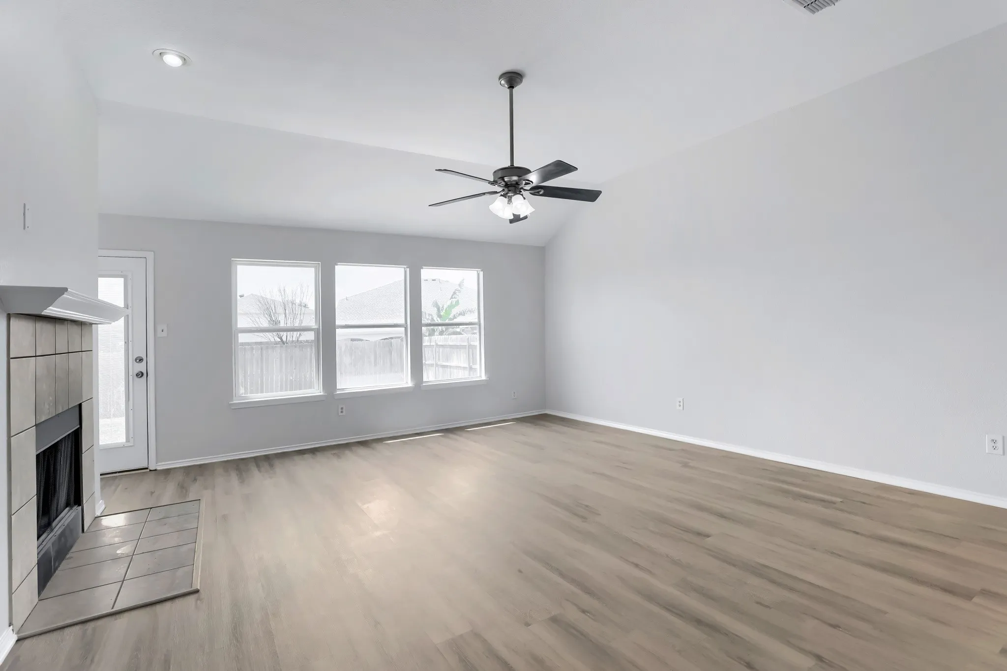 Single Family Residence For Sale in Tarrant County , 4140 Heirship Court, Fort Worth, Texas 76244, 5 Bedroom, 3 Bathroom, 2 Garage spaces, 2,708 Sqft, built in 2007, mls#21359511, Real Estate Agent in Fort Worth, Homes For Sale in Tarrant county, Homes For Sale in Fort Worth, Realtor in Fort Worth Texas, Real Estate Brokerage Independent Realty Texas, Luminita Cordes Realtor