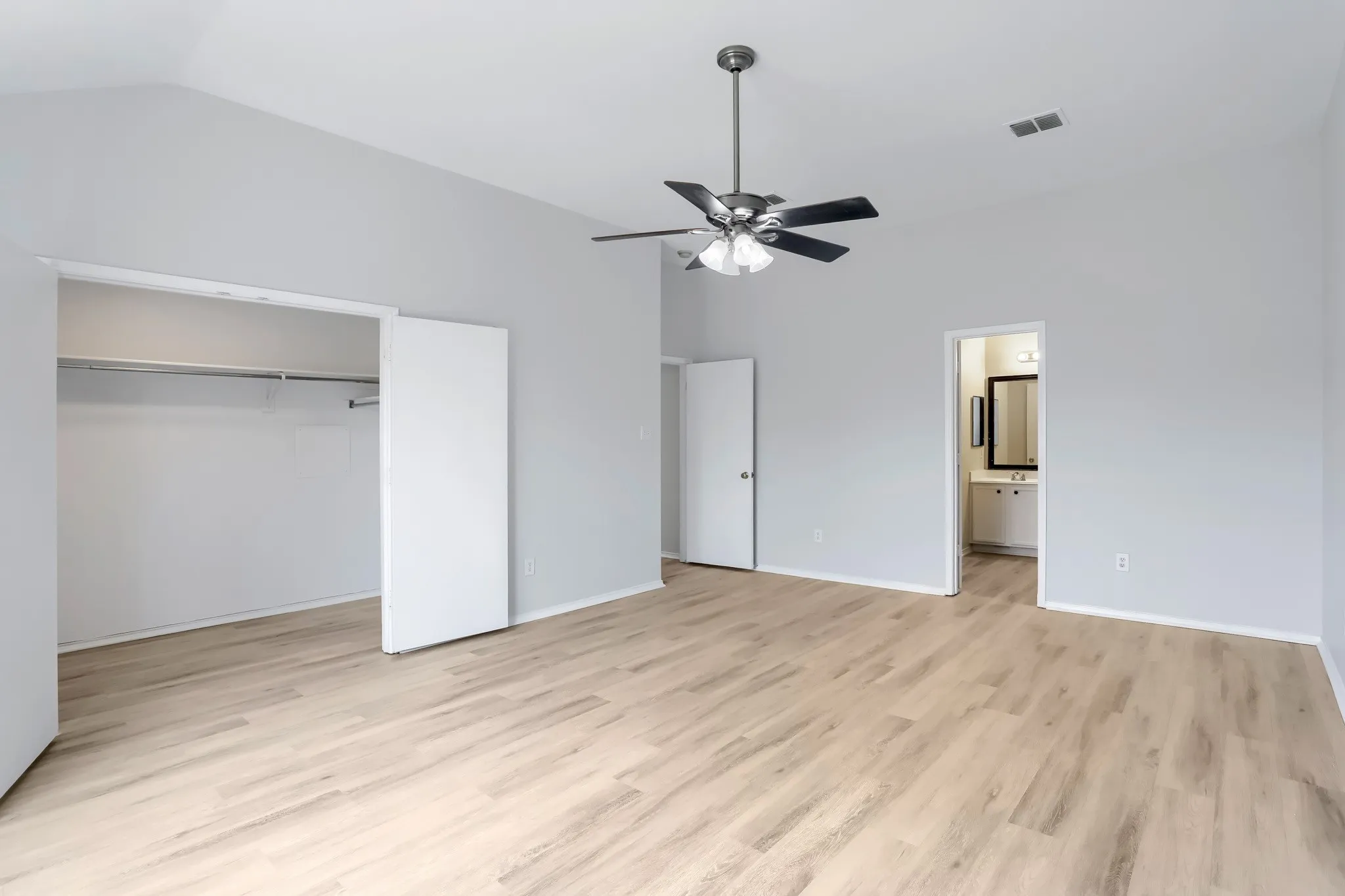 Single Family Residence For Sale in Tarrant County , 4140 Heirship Court, Fort Worth, Texas 76244, 5 Bedroom, 3 Bathroom, 2 Garage spaces, 2,708 Sqft, built in 2007, mls#21359511, Real Estate Agent in Fort Worth, Homes For Sale in Tarrant county, Homes For Sale in Fort Worth, Realtor in Fort Worth Texas, Real Estate Brokerage Independent Realty Texas, Luminita Cordes Realtor