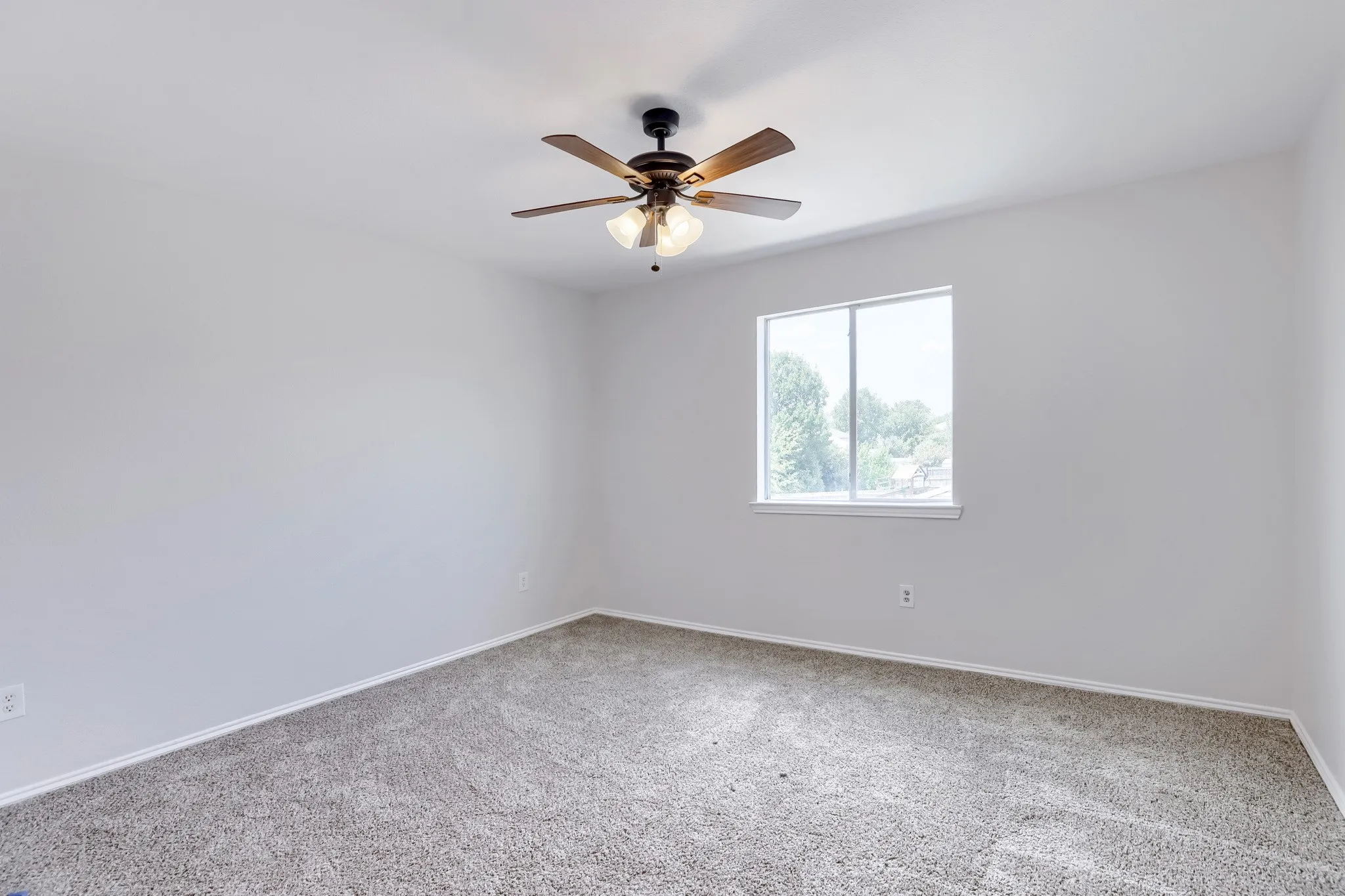 Single Family Residence For Sale in Tarrant County , 4140 Heirship Court, Fort Worth, Texas 76244, 5 Bedroom, 3 Bathroom, 2 Garage spaces, 2,708 Sqft, built in 2007, mls#21359511, Real Estate Agent in Fort Worth, Homes For Sale in Tarrant county, Homes For Sale in Fort Worth, Realtor in Fort Worth Texas, Real Estate Brokerage Independent Realty Texas, Luminita Cordes Realtor