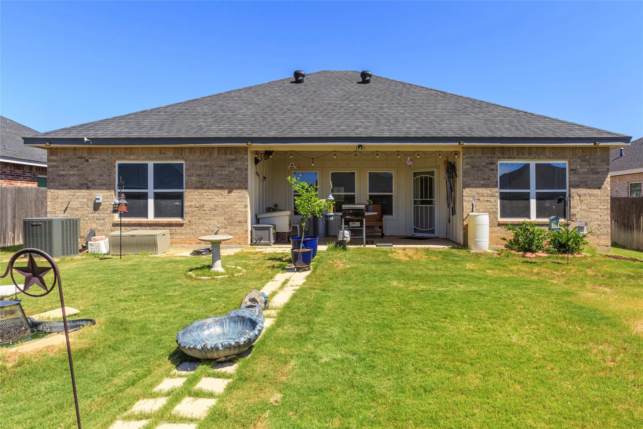 Single Family Residence For Sale in Taylor County , 337 Sophia Lane, Abilene, Texas 79602, 3 Bedroom, 2 Bathroom, 2 Garage spaces, 1,527 Sqft, built in 2020, mls#21361637, Real Estate Agent in Abilene, Homes For Sale in Taylor county, Homes For Sale in Abilene, Realtor in Abilene Texas, Real Estate Brokerage Independent Realty Texas, Luminita Cordes Realtor